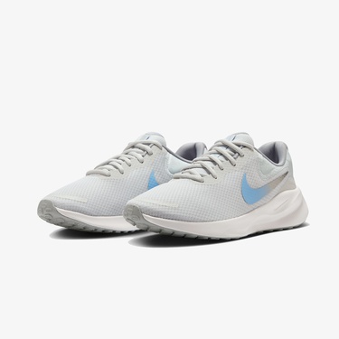  Nike Revolution 7 Kadın Gri Koşu Ayakkabısı