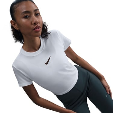 Nike Sportswear Chill Knit Kadın Beyaz T-Shirt