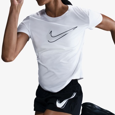  Nike One Swoosh Dri-Fit Kadın Beyaz T-Shirt