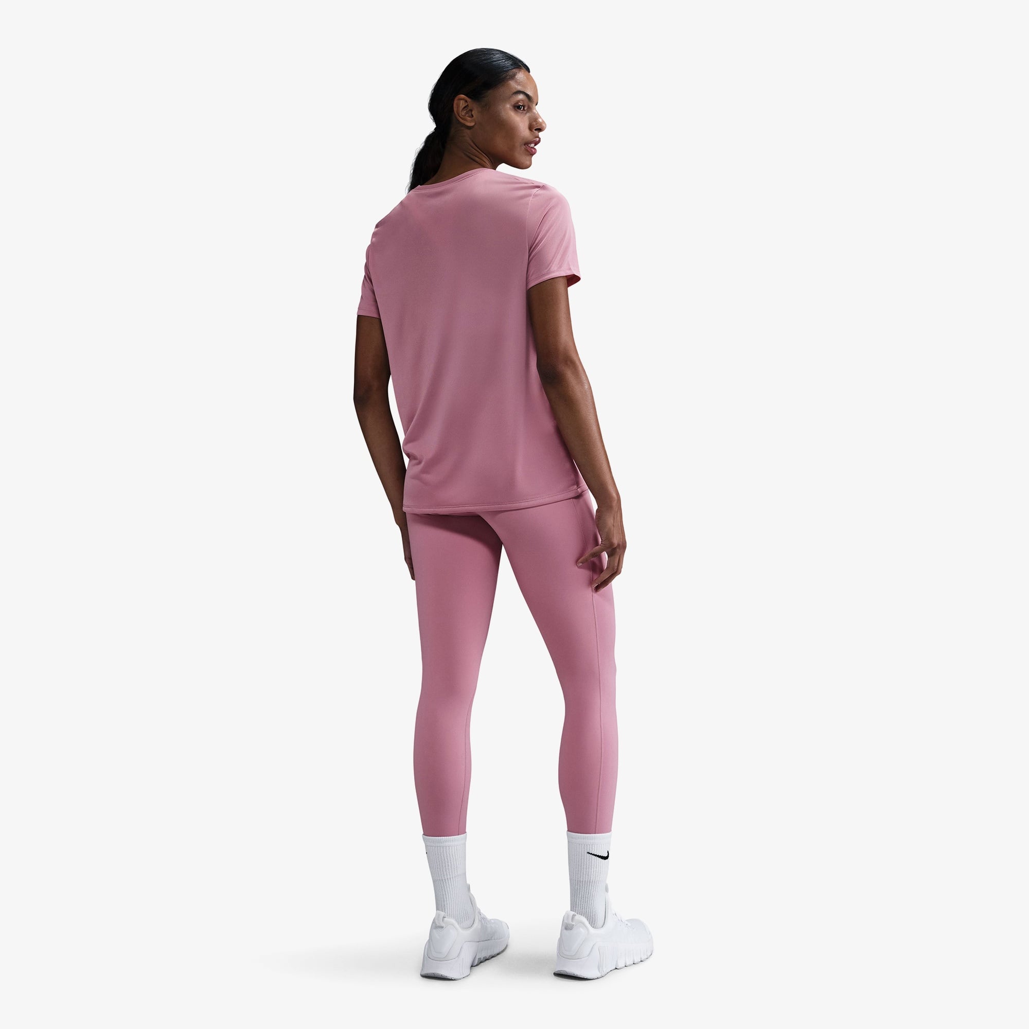 Nike Dri-Fit Kadın Pembe T-Shirt