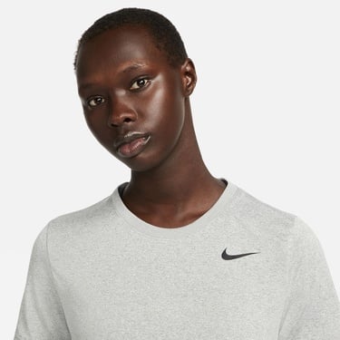  Nike Dri-Fit Kadın Gri T-Shirt