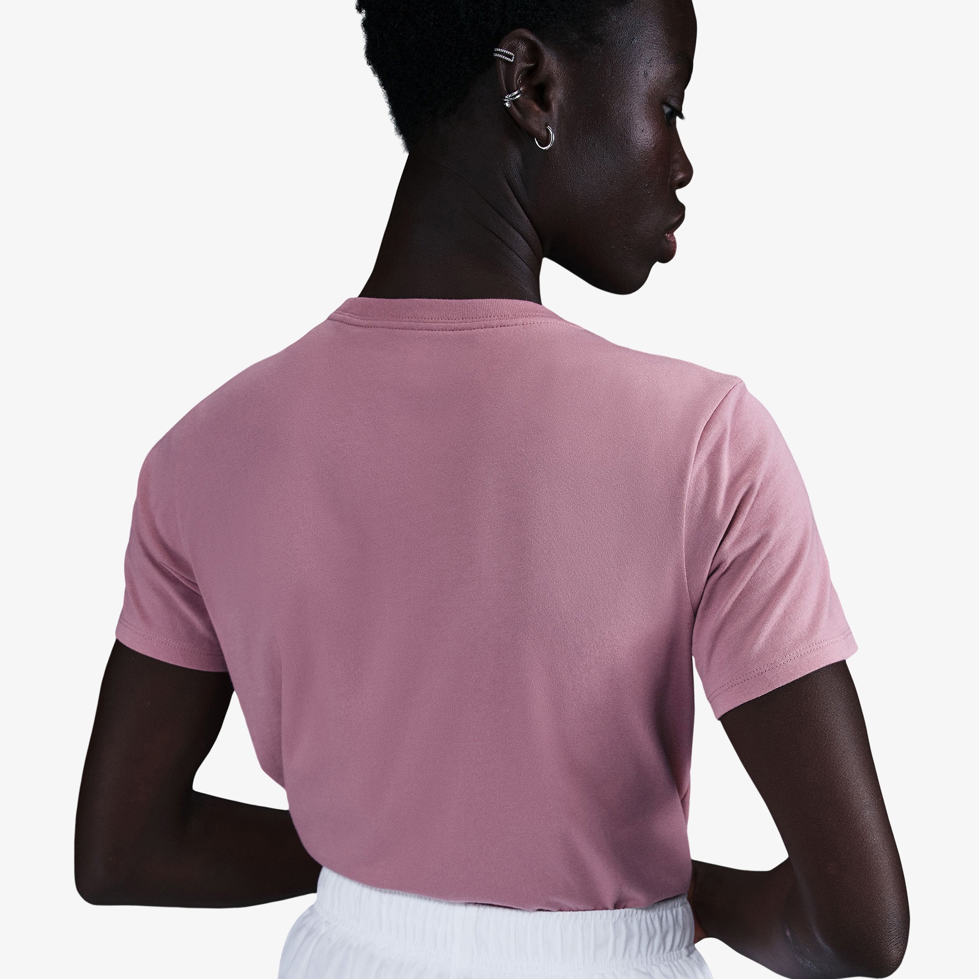 Nike Sportswear Club Essentials Kadın Pembe T-Shirt