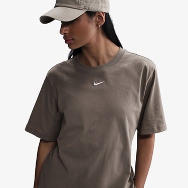  Nike Sportswear Essentials Kadın Kahverengi T-Shirt
