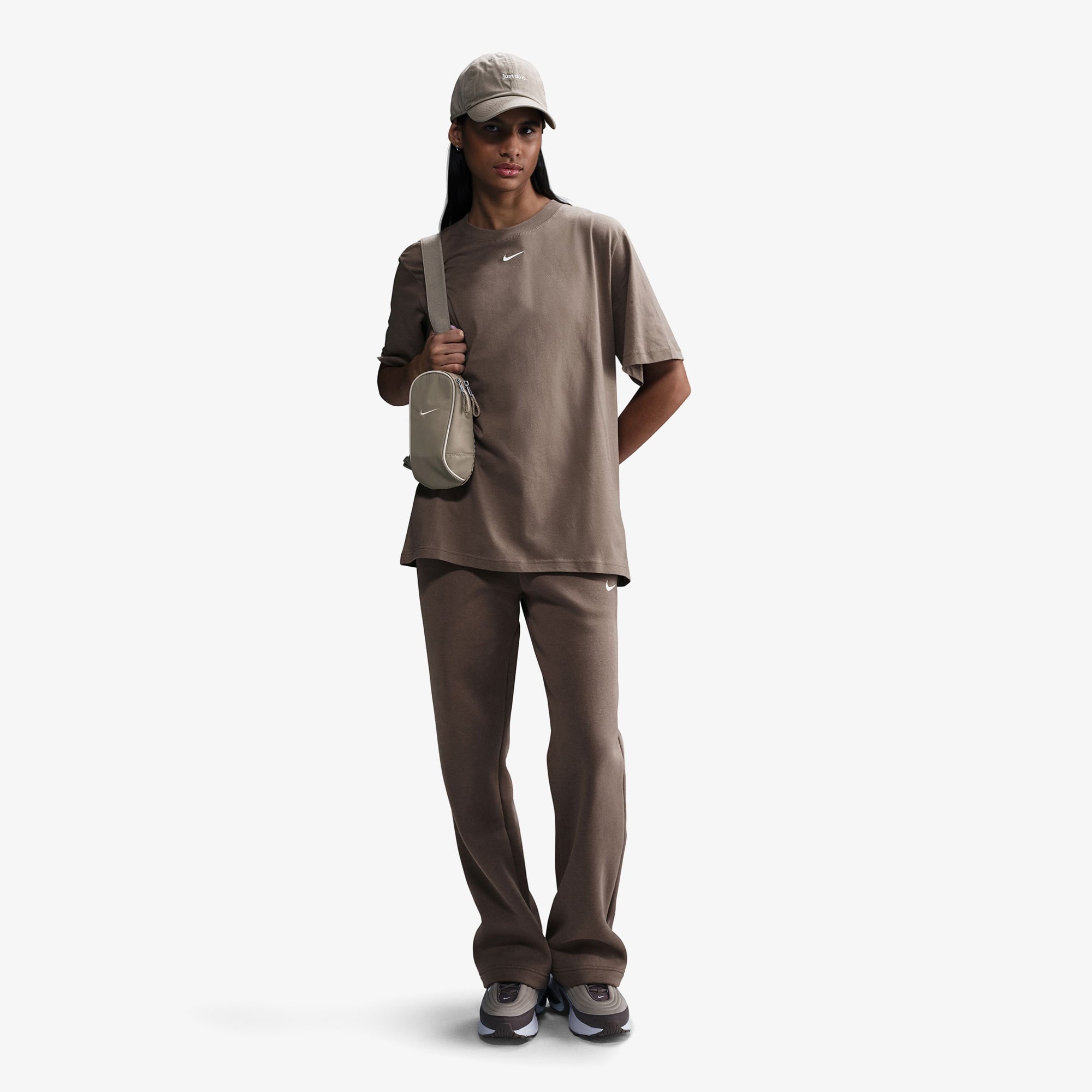 Nike Sportswear Essentials Kadın Kahverengi T-Shirt