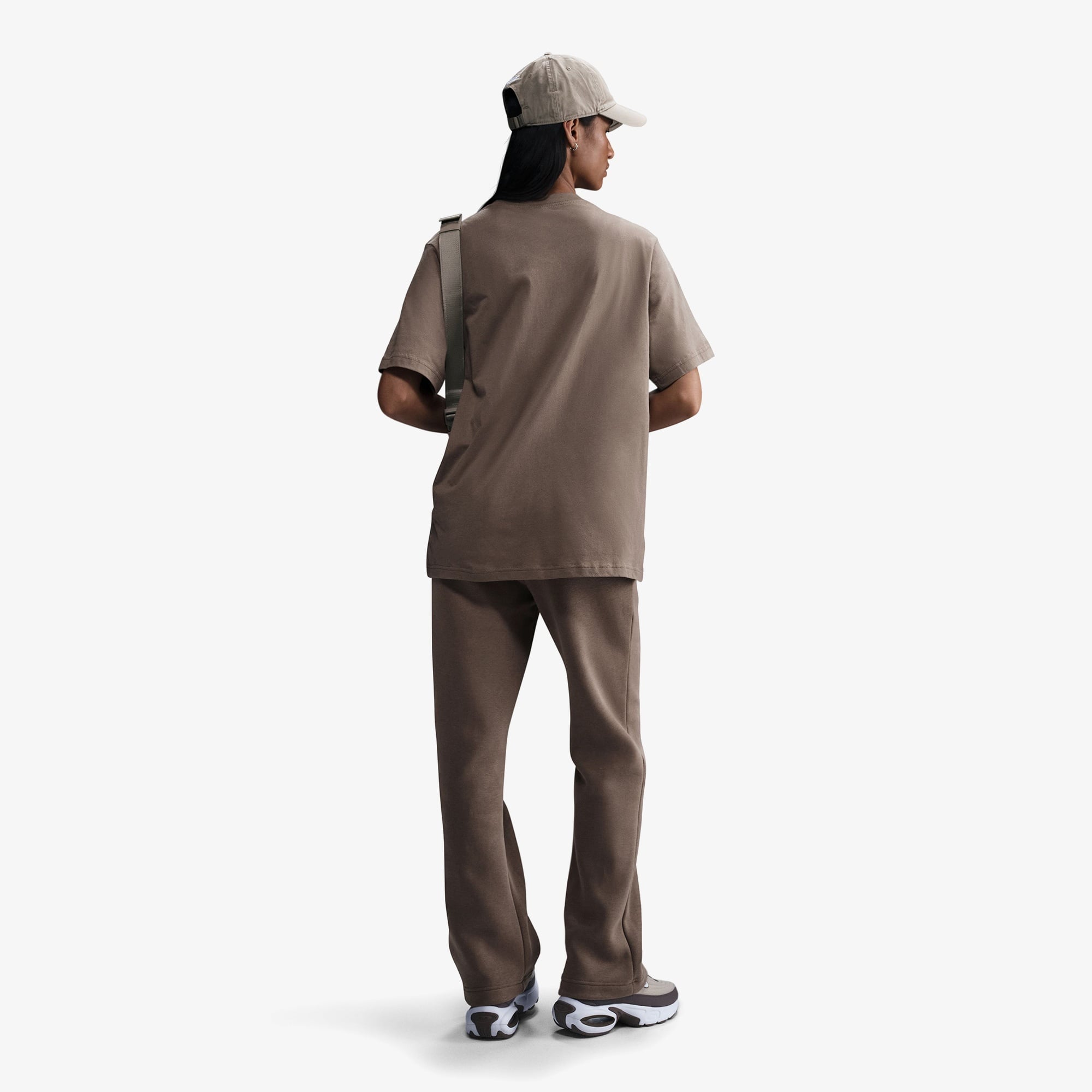 Nike Sportswear Essentials Kadın Kahverengi T-Shirt