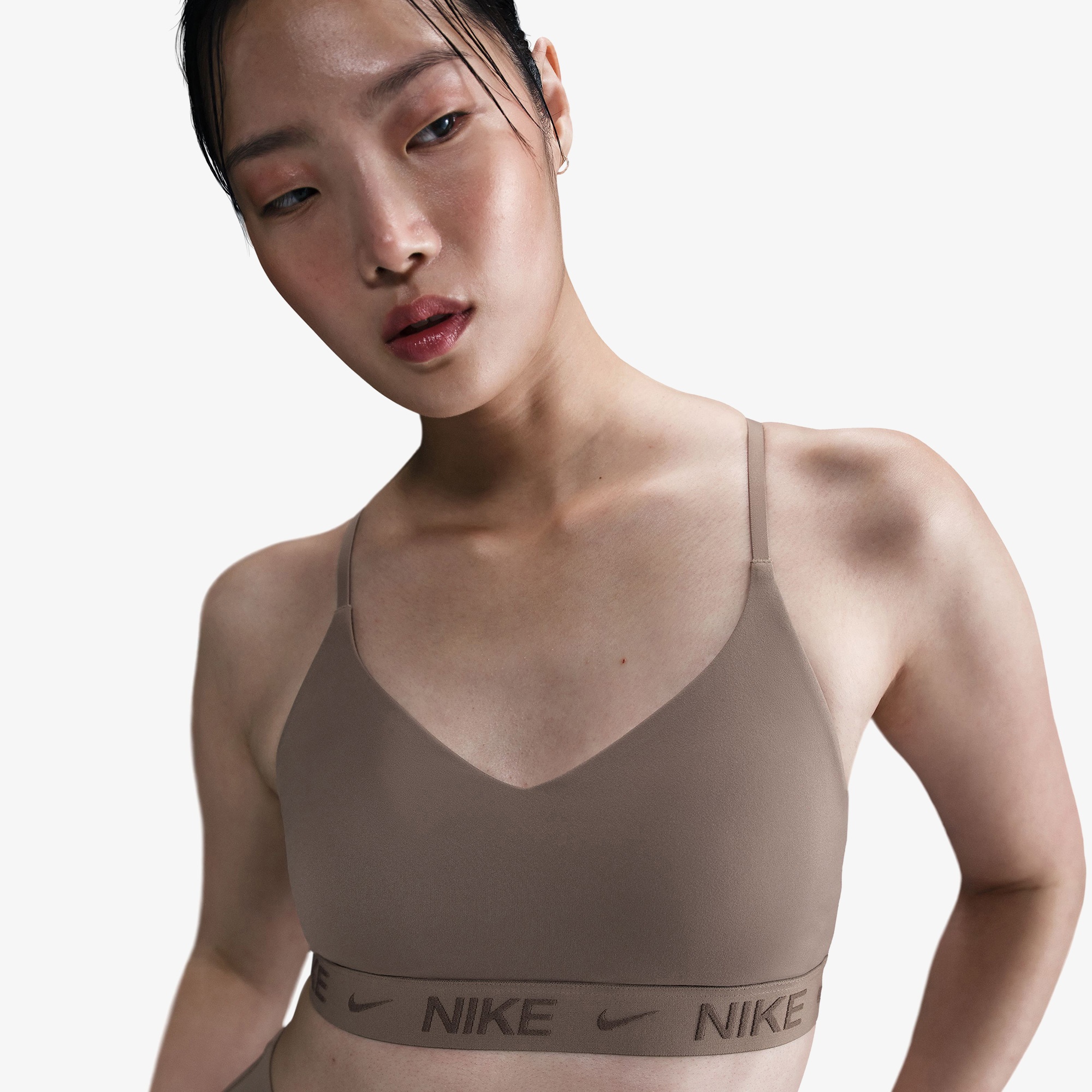 Nike Dri-Fit Indy Hafif Destekli Kadın Kahverengi Bra