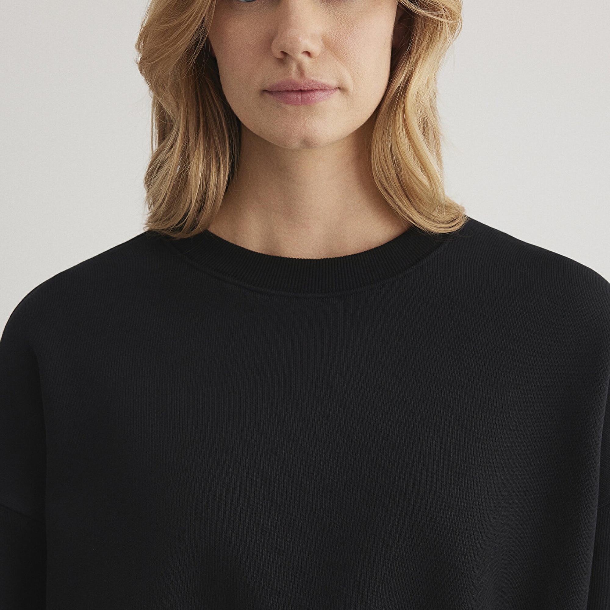 Mavi Bisiklet Yaka Siyah Basic Sweatshirt 1S10307-900