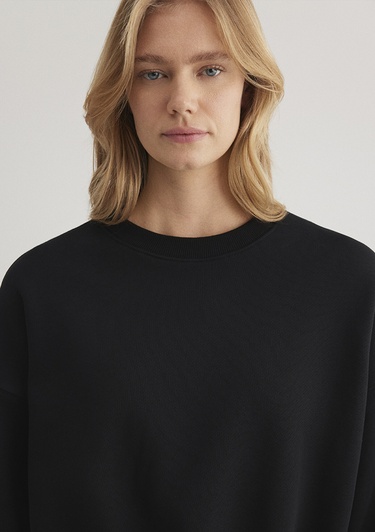  Mavi Bisiklet Yaka Siyah Basic Sweatshirt 1S10307-900