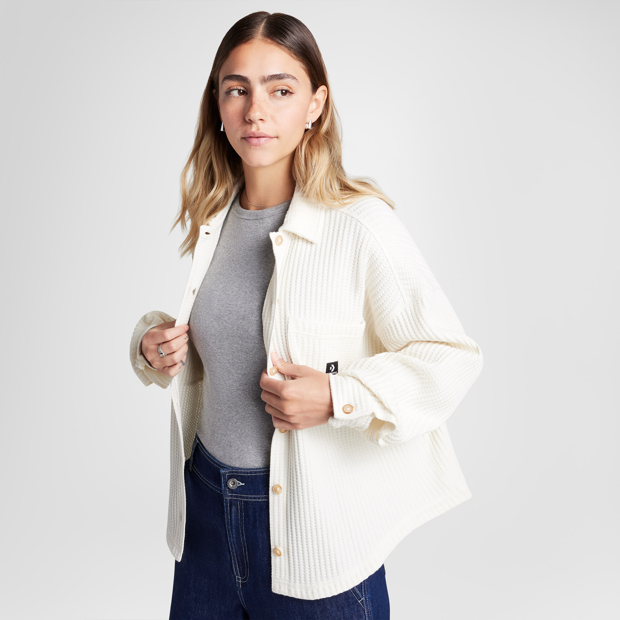  Converse Kadın Oversize Fit Krem Gömlek