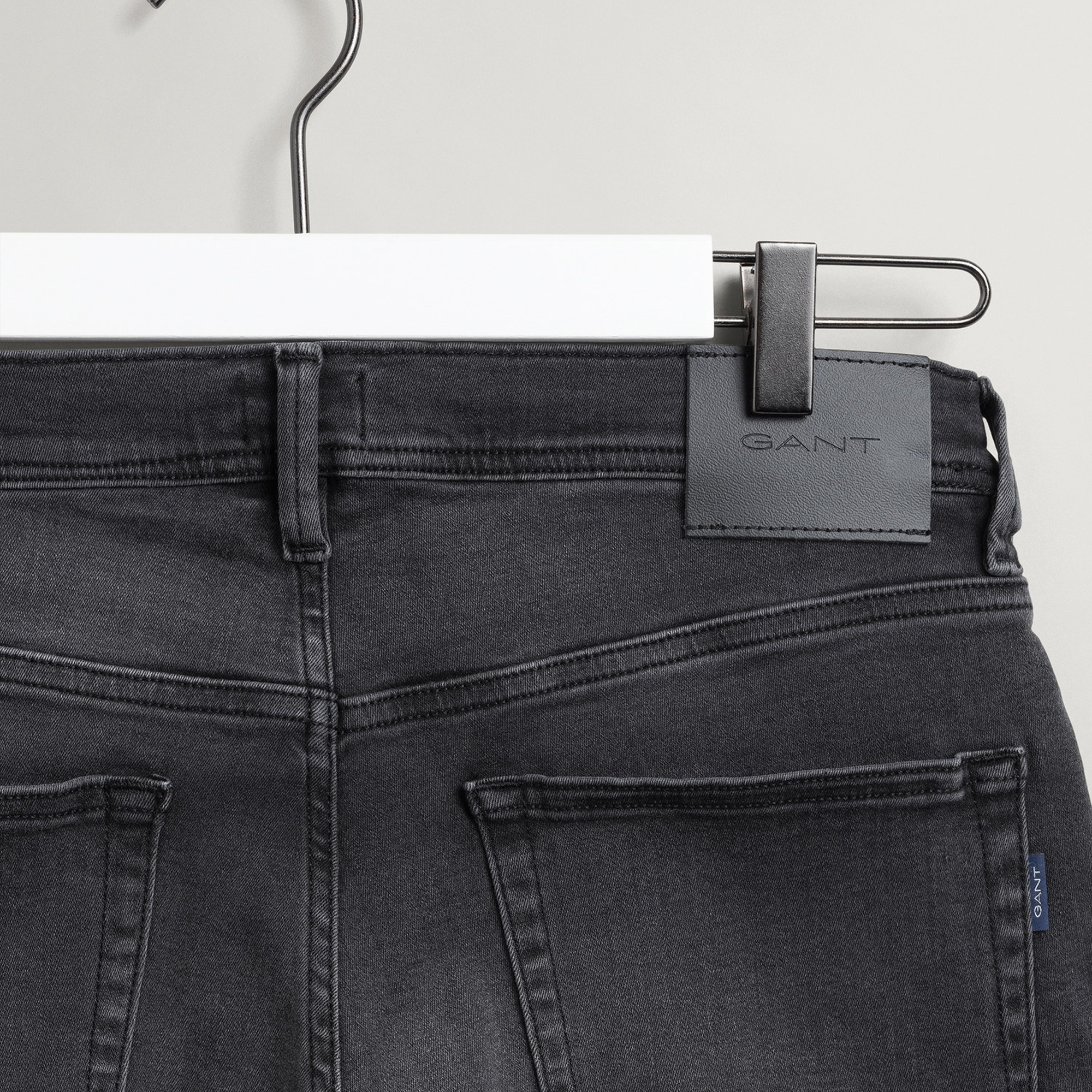 GANT Erkek Siyah Extra Slim Fit Jean Pantolon