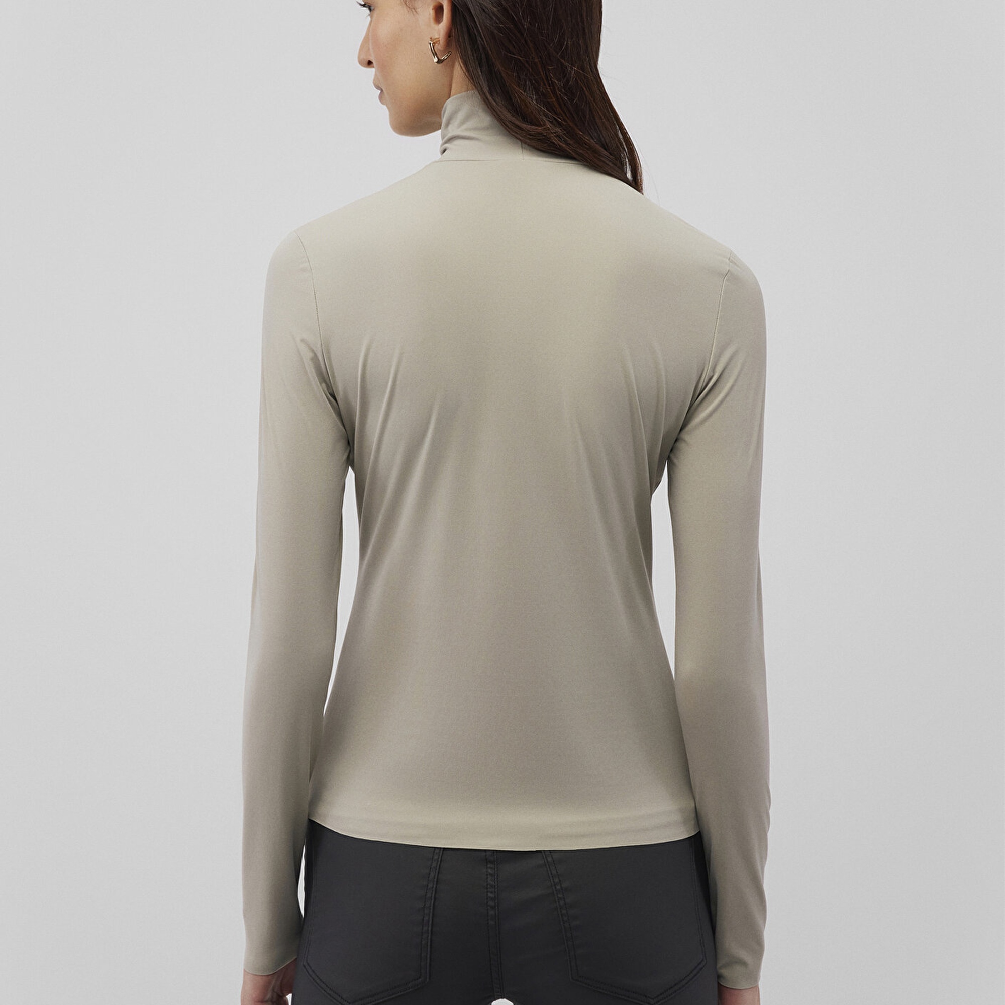 Mavi Sporty Lux Boğazlı Gri Poliamid Tişört Fitted / Vücuda Oturan Kesim 1612867-70352