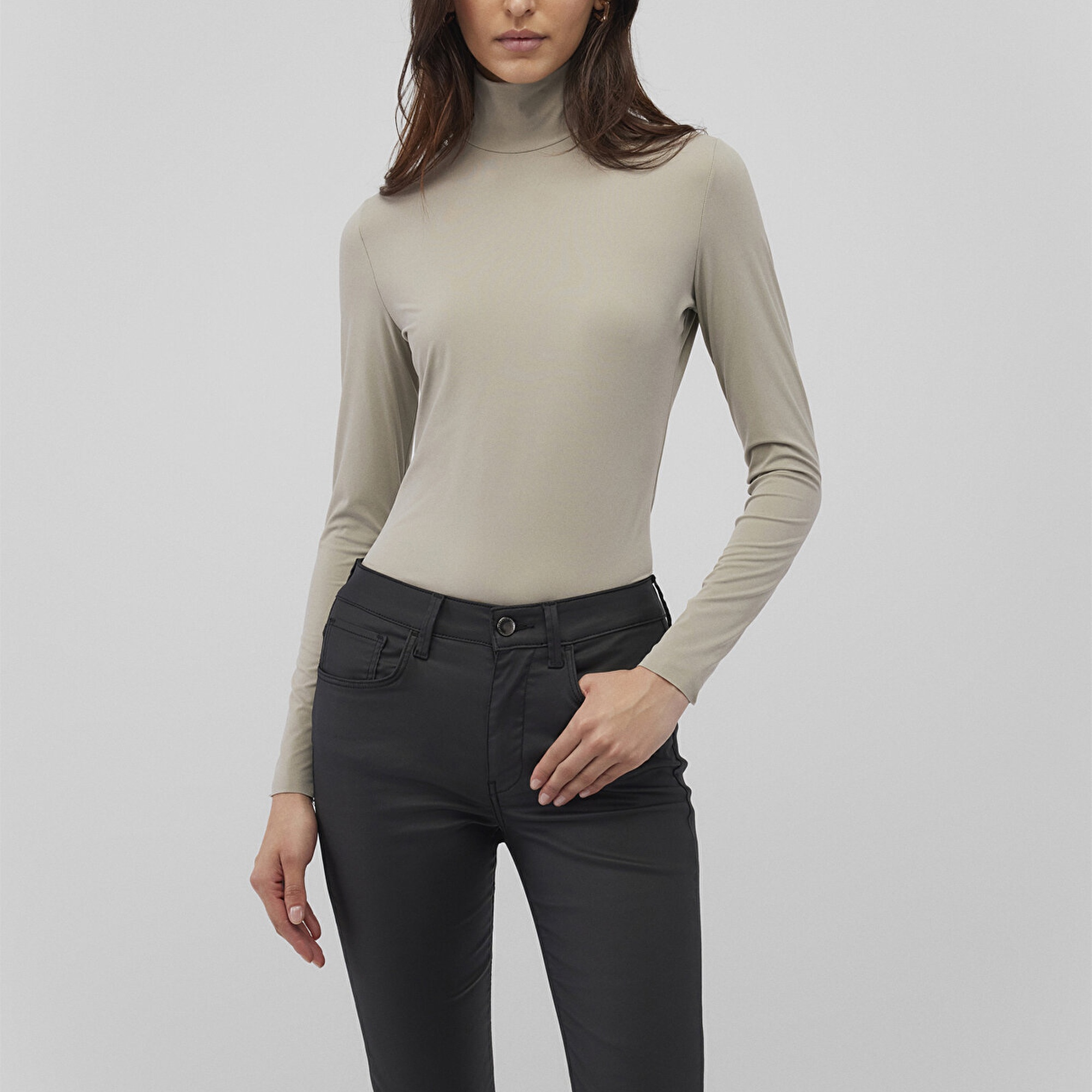 Mavi Sporty Lux Boğazlı Gri Poliamid Tişört Fitted / Vücuda Oturan Kesim 1612867-70352