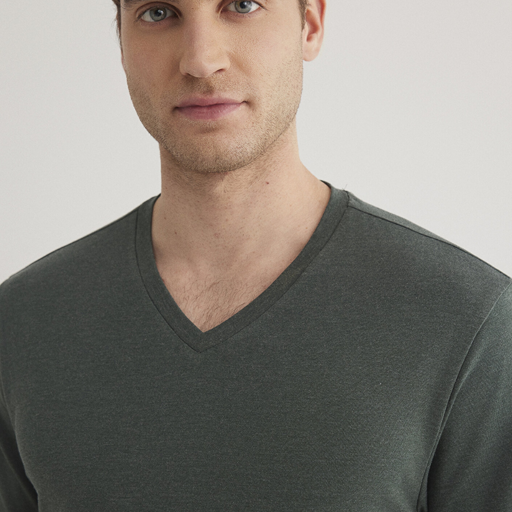 Mavi Stretch V Yaka Yeşil Basic Tişört Fitted / Vücuda Oturan Kesim 061748-25752