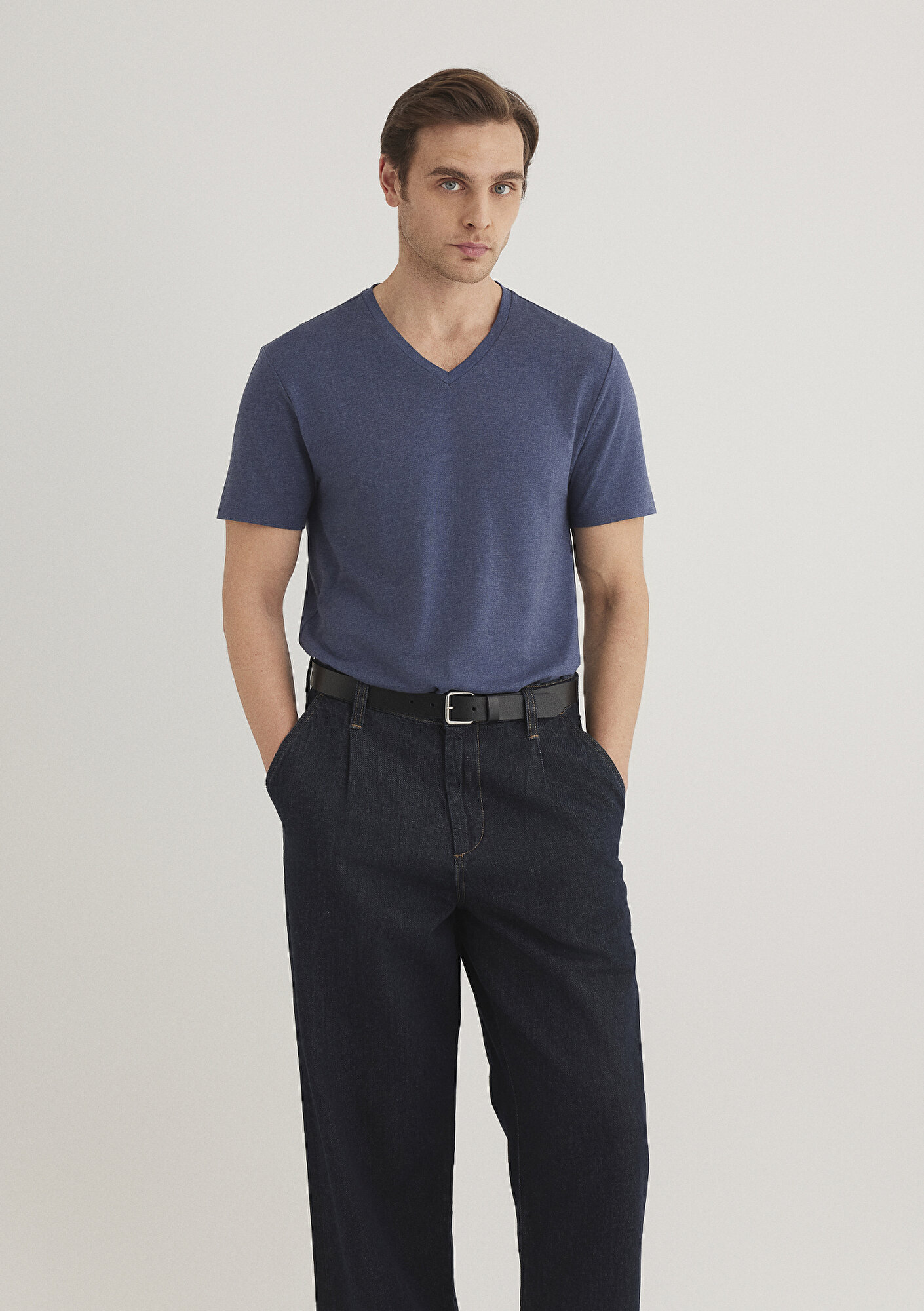  Mavi Stretch V Yaka Mavi Basic Tişört Fitted / Vücuda Oturan Kesim 061748-18790