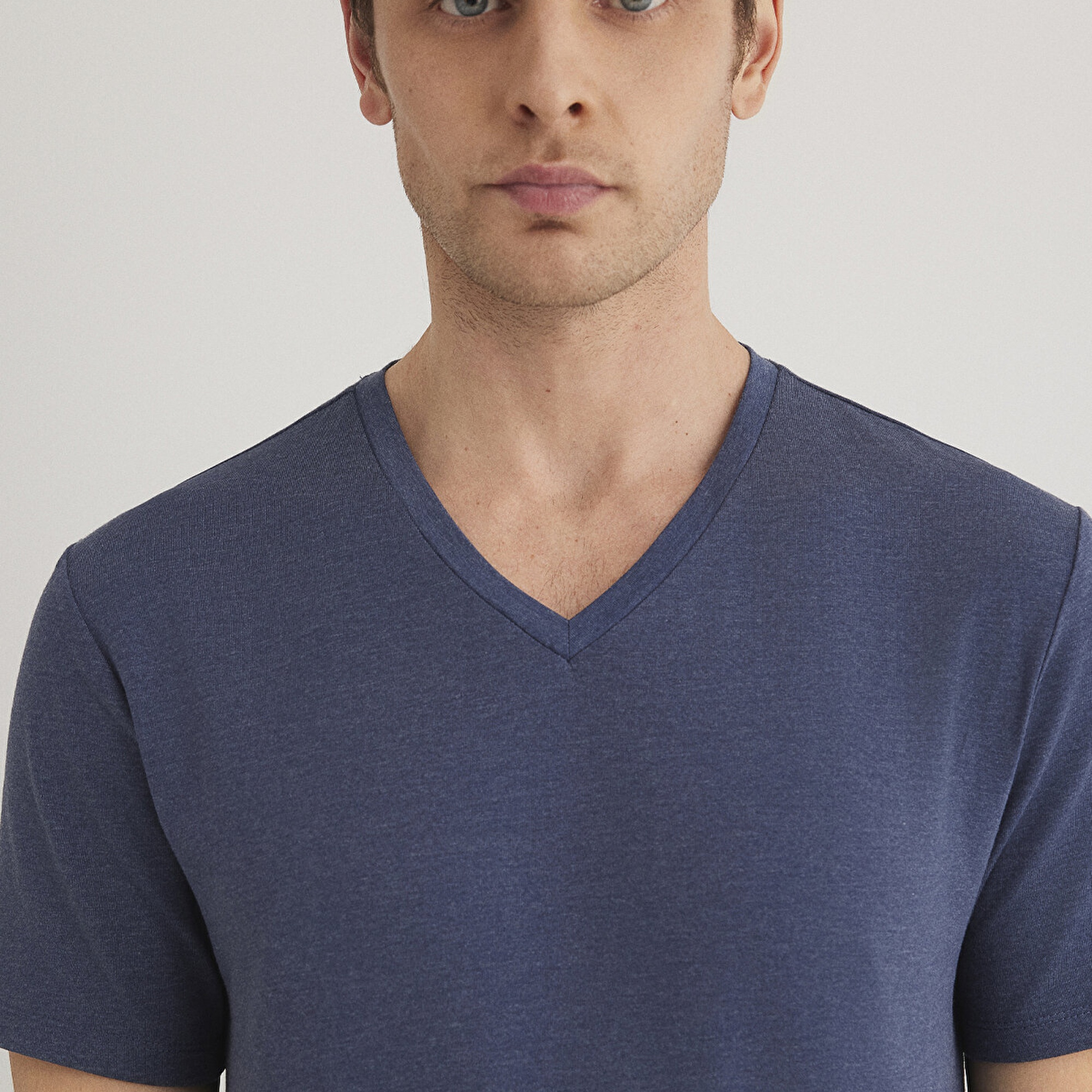 Mavi Stretch V Yaka Mavi Basic Tişört Fitted / Vücuda Oturan Kesim 061748-18790