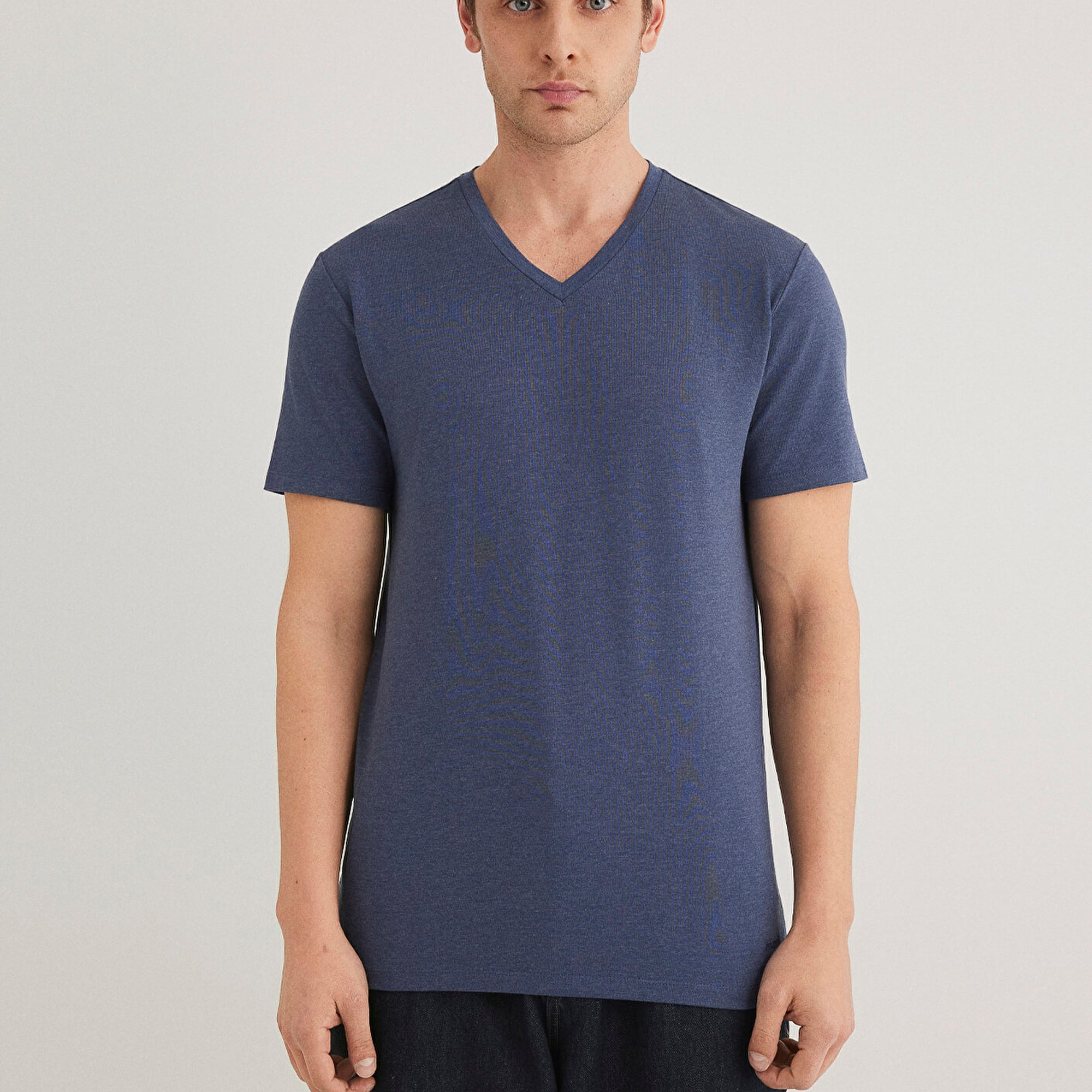 Mavi Stretch V Yaka Mavi Basic Tişört Fitted / Vücuda Oturan Kesim 061748-18790