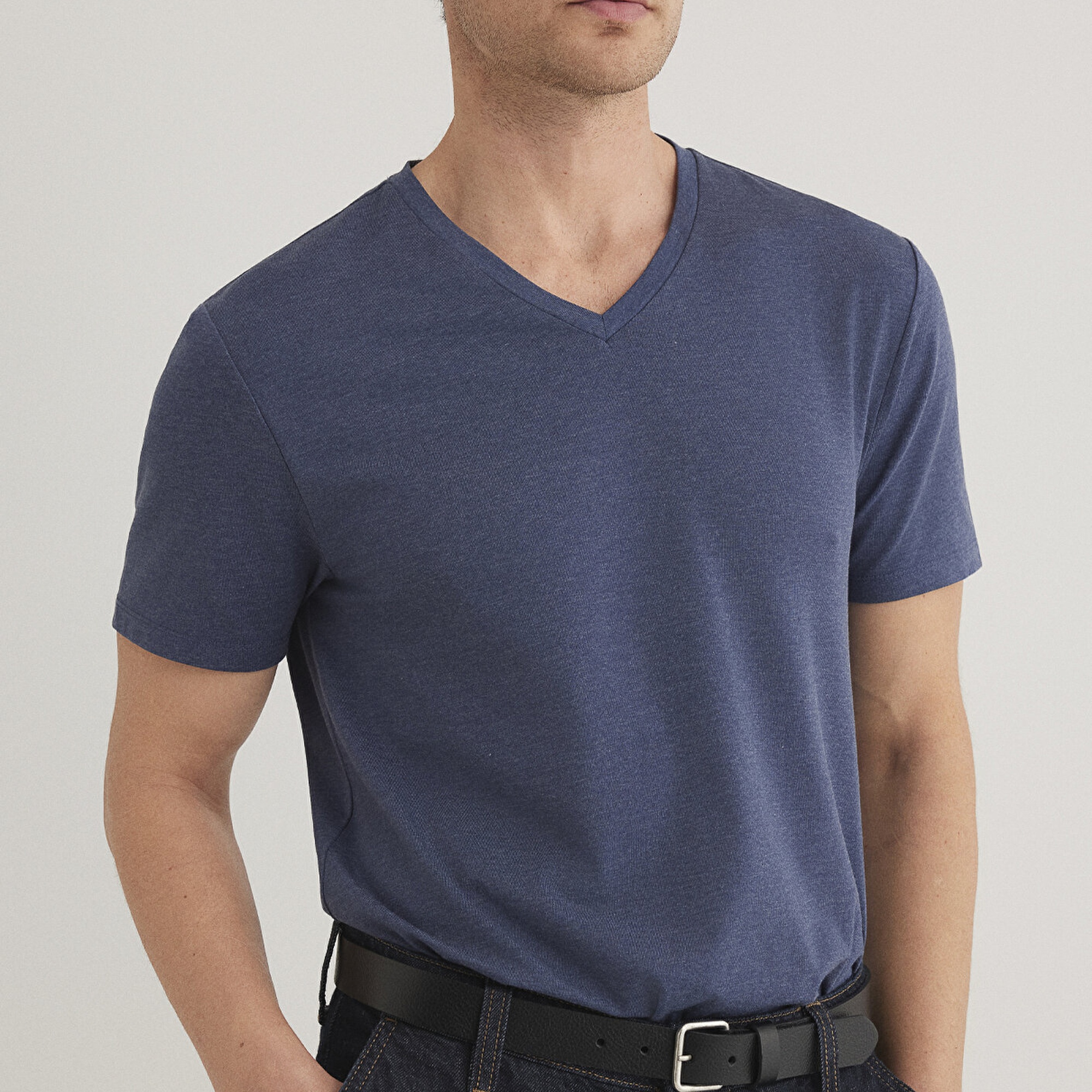 Mavi Stretch V Yaka Mavi Basic Tişört Fitted / Vücuda Oturan Kesim 061748-18790