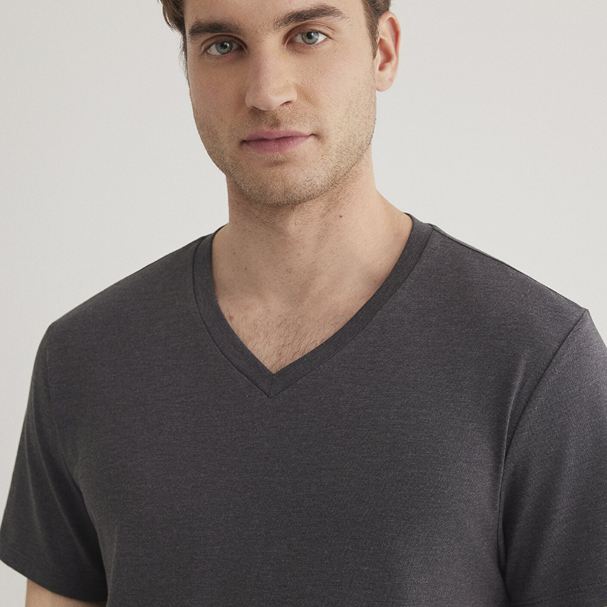 Mavi Stretch V Yaka Antrasit Basic Tişört Fitted / Vücuda Oturan Kesim 061748-24398