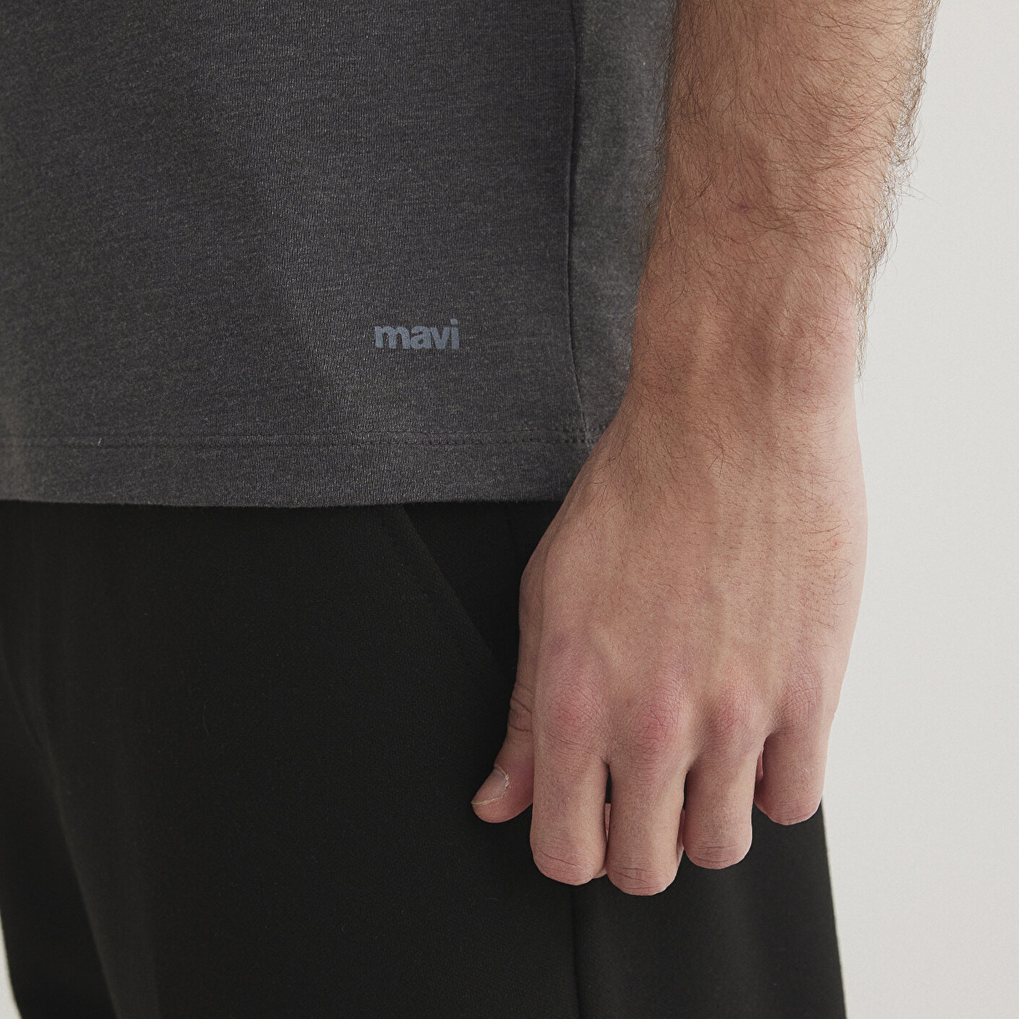 Mavi Stretch V Yaka Antrasit Basic Tişört Fitted / Vücuda Oturan Kesim 061748-24398