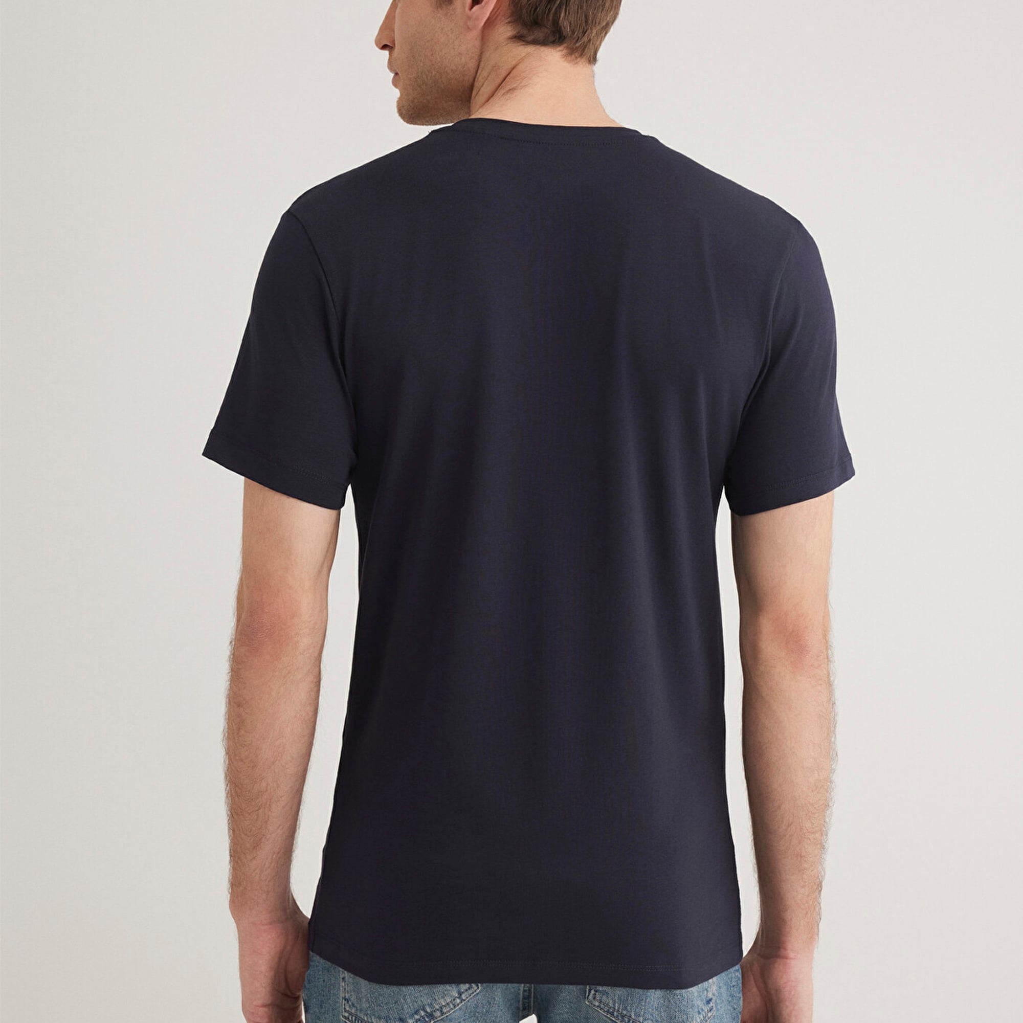 Mavi Stretch V Yaka Lacivert Basic Tişört Fitted / Vücuda Oturan Kesim 061748-17588