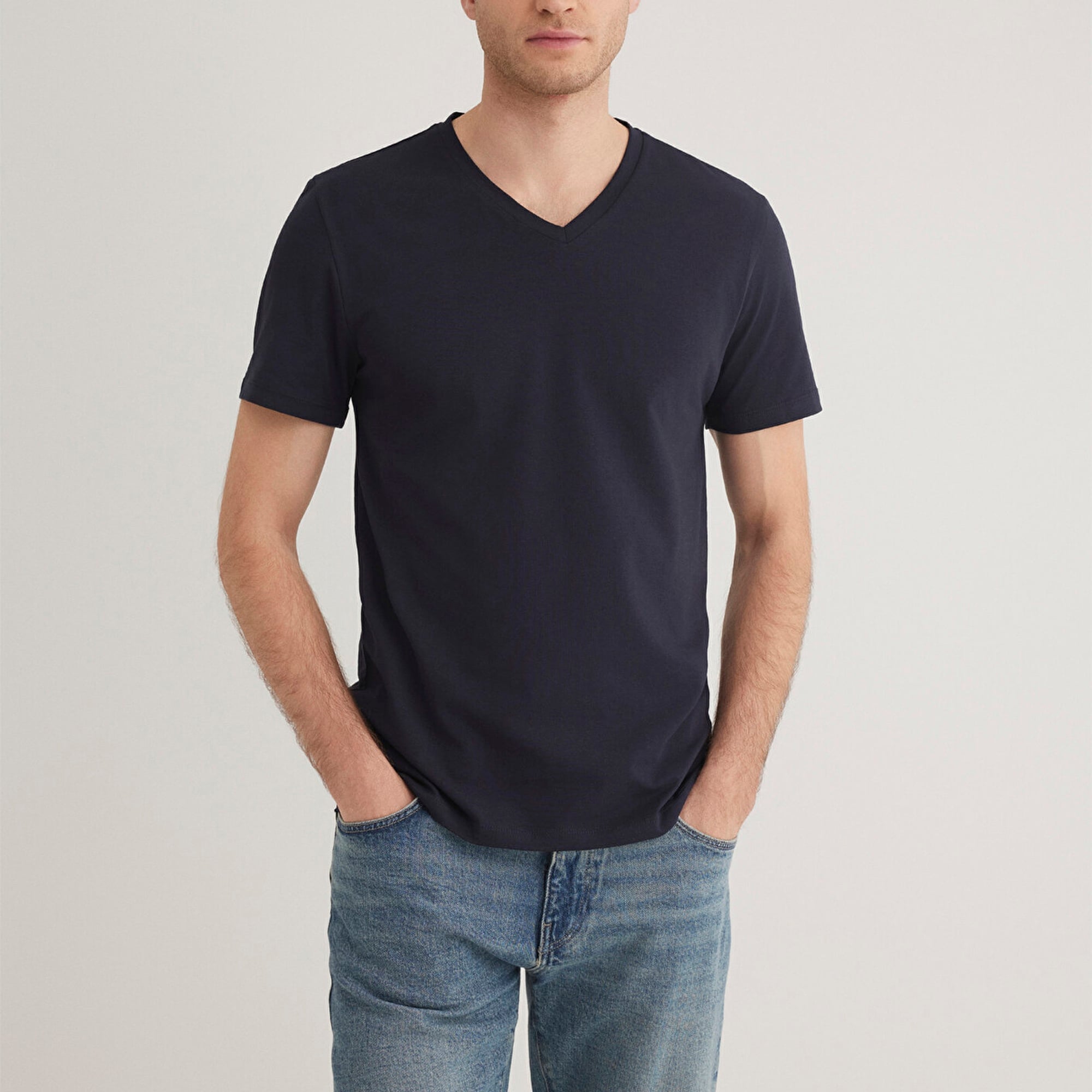 Mavi Stretch V Yaka Lacivert Basic Tişört Fitted / Vücuda Oturan Kesim 061748-17588