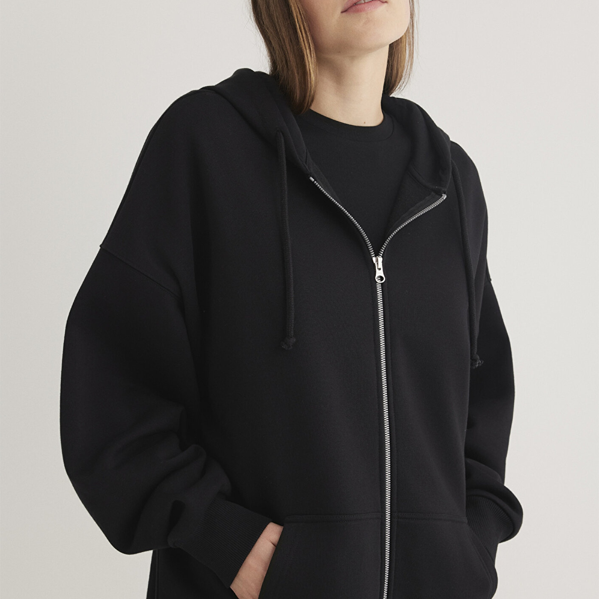 Mavi Kapüşonlu Fermuarlı Siyah Sweatshirt 1610221-900