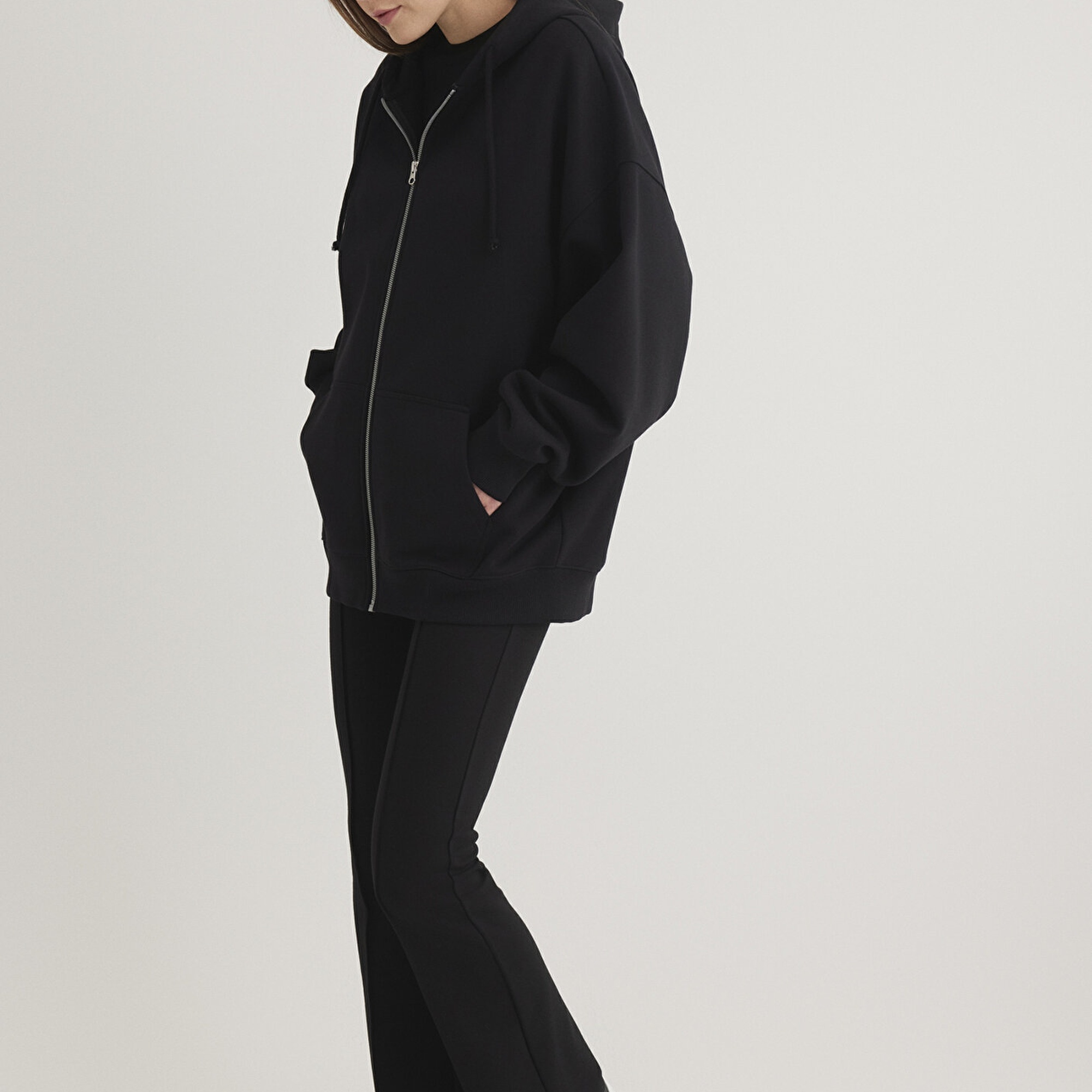 Mavi Kapüşonlu Fermuarlı Siyah Sweatshirt 1610221-900