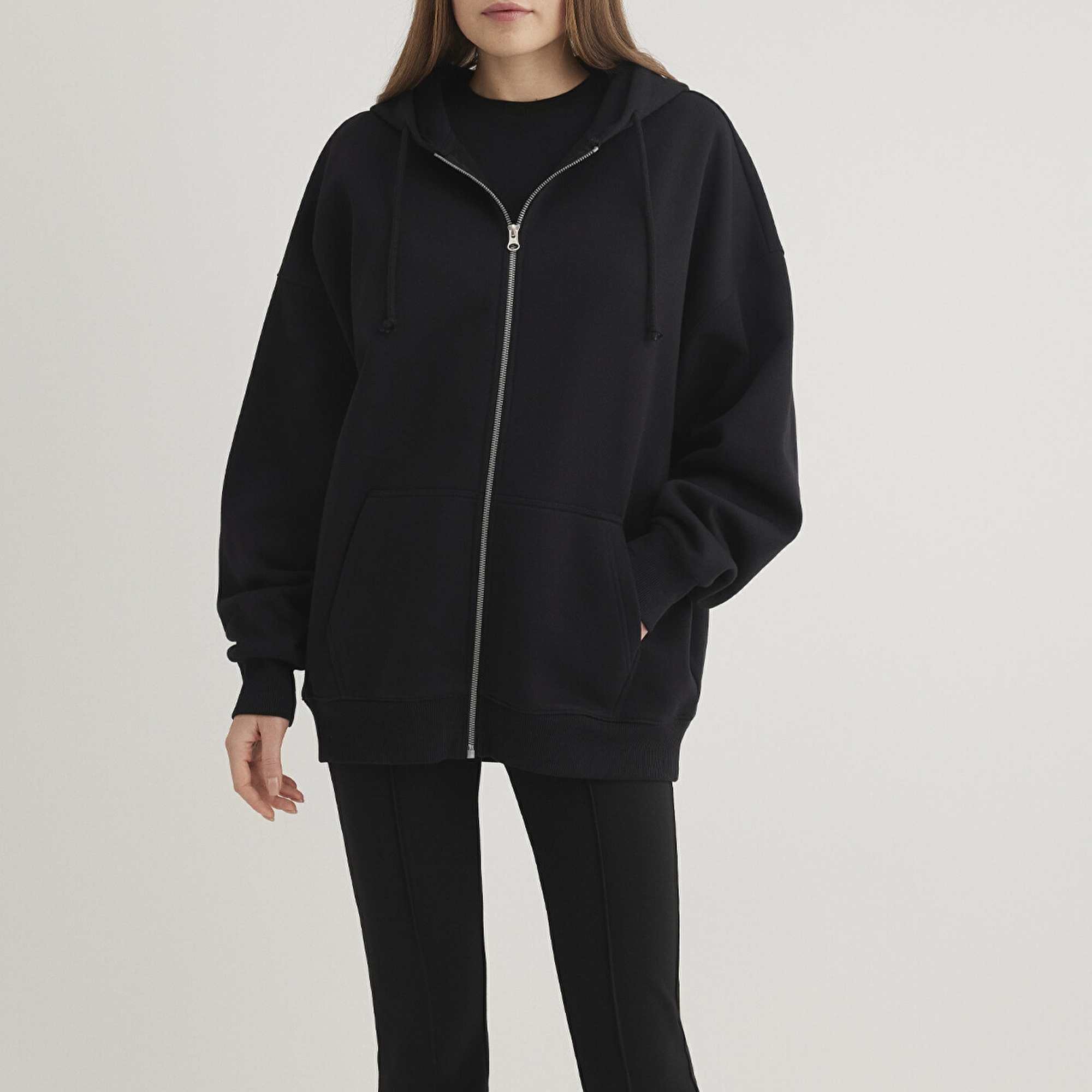 Mavi Kapüşonlu Fermuarlı Siyah Sweatshirt 1610221-900