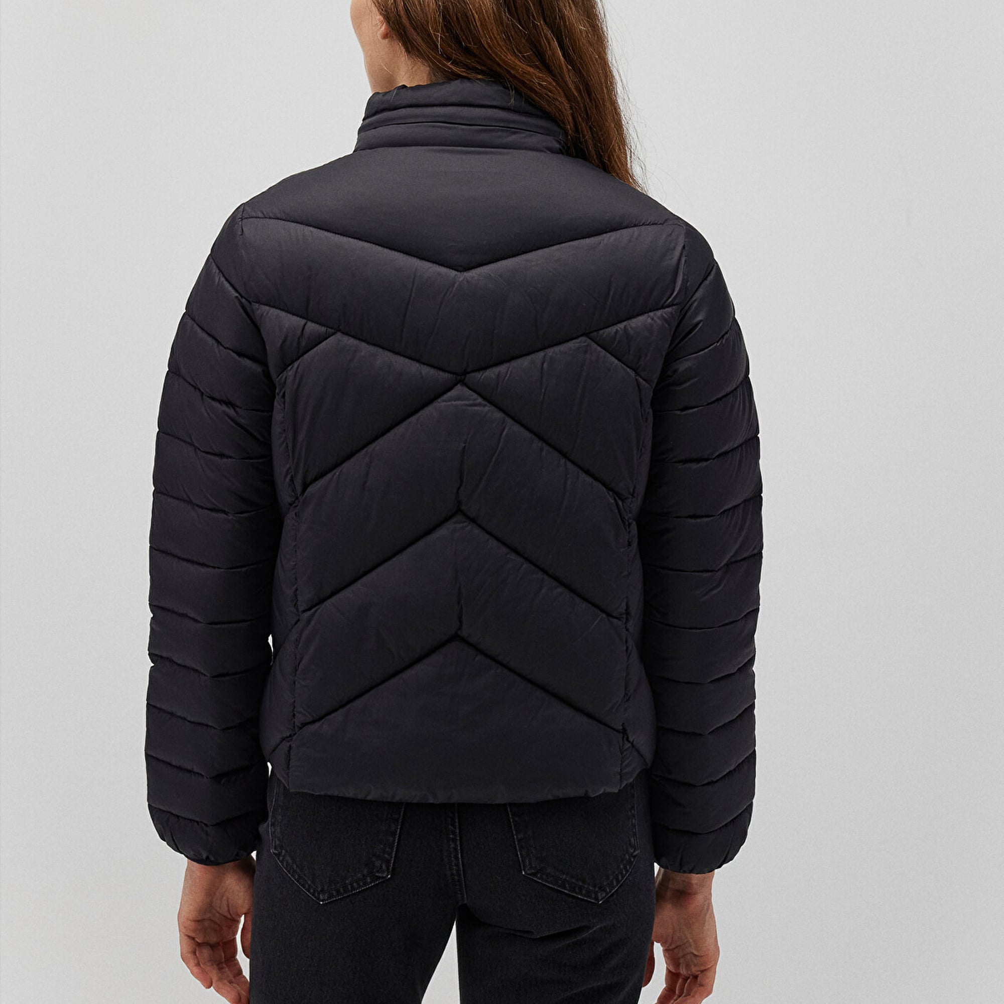 Mavi Dik Yaka Siyah Şişme Mont 110698-900