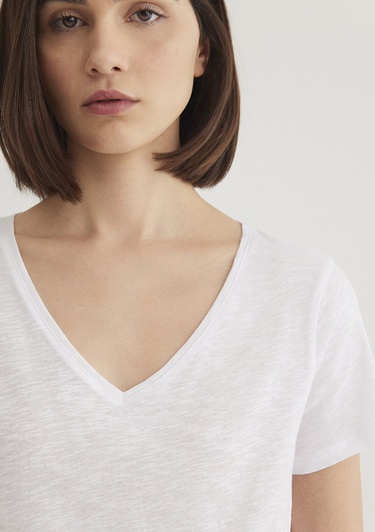  Mavi V Yaka Flamlı Beyaz Basic Tişört Slim Fit / Dar Kesim 168260-620