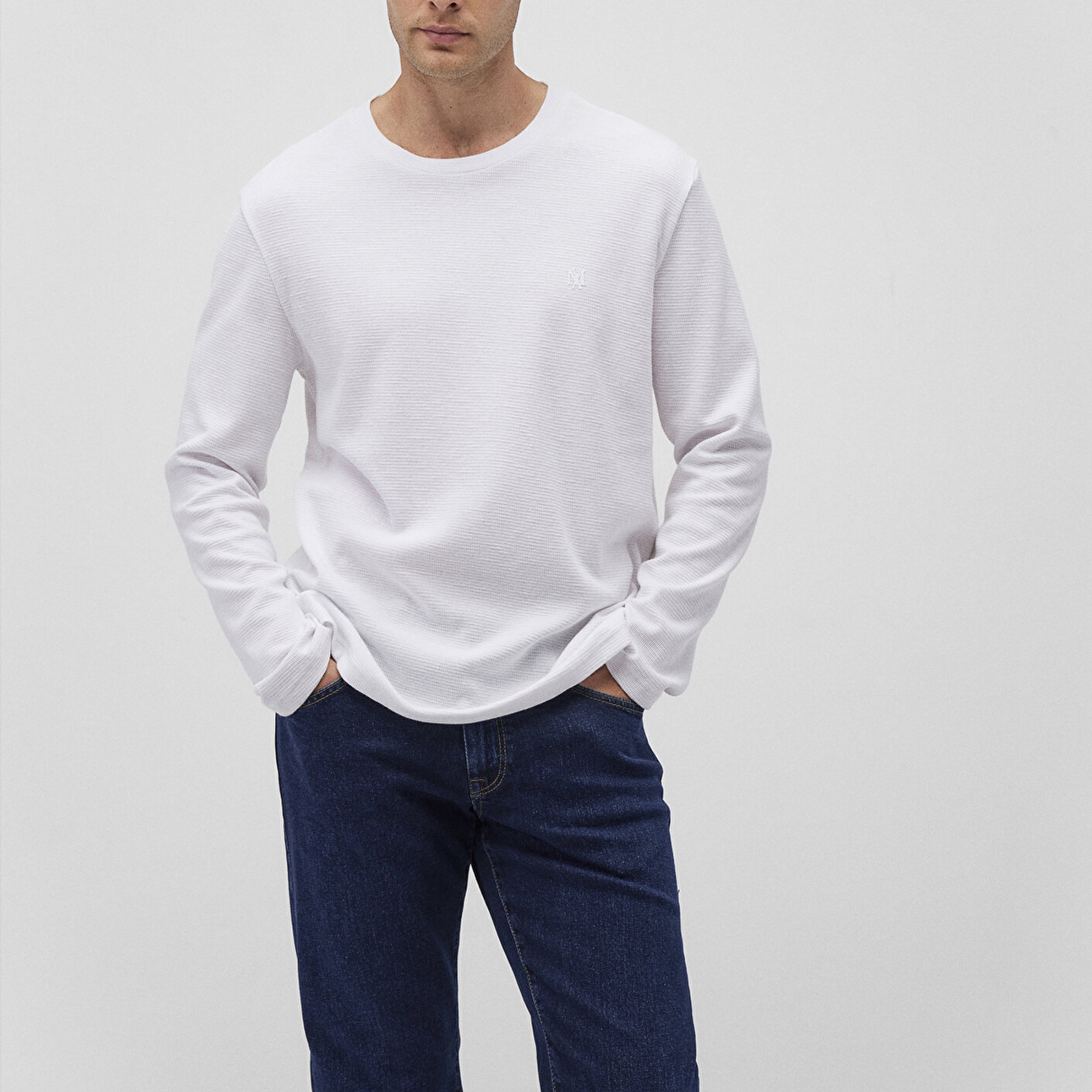 Mavi Uzun Kollu Beyaz Tişört Slim Fit / Dar Kesim 065755-620