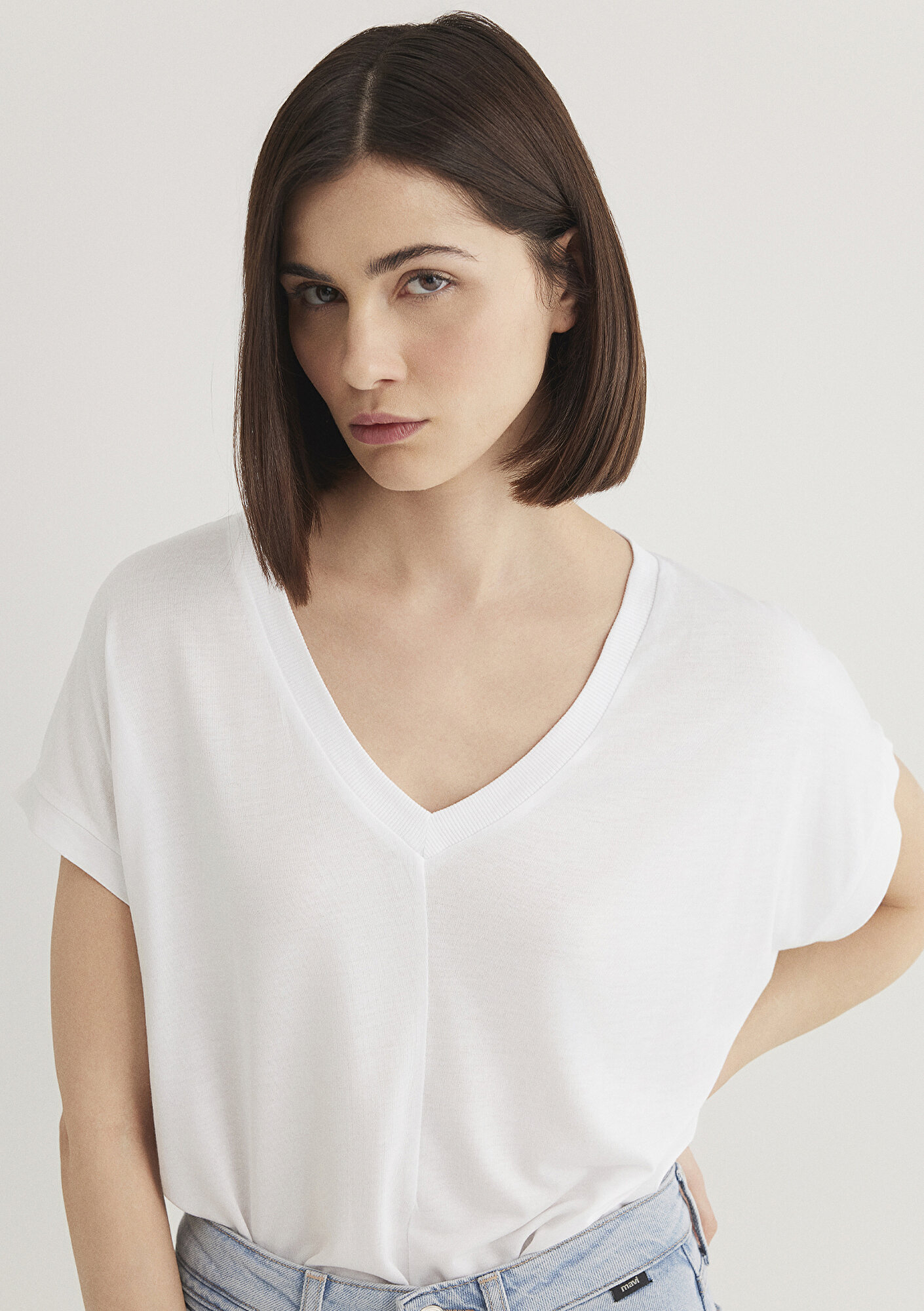  Mavi V Yaka Beyaz Basic ViskozTişört Loose Fit / Bol Rahat Kesim 166449-620