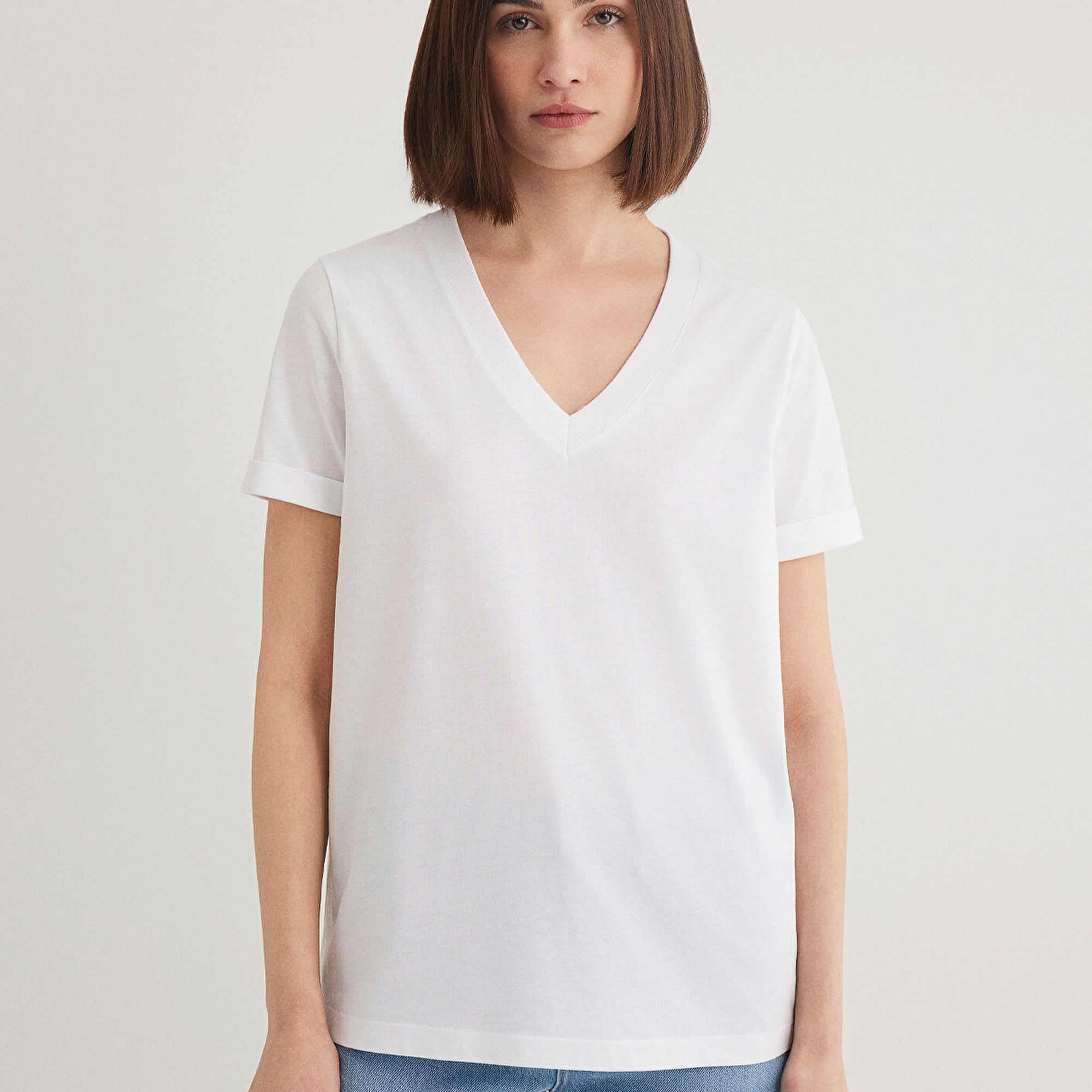 Mavi V Yaka Beyaz Basic Tişört Regular Fit / Normal Kesim 166248-620