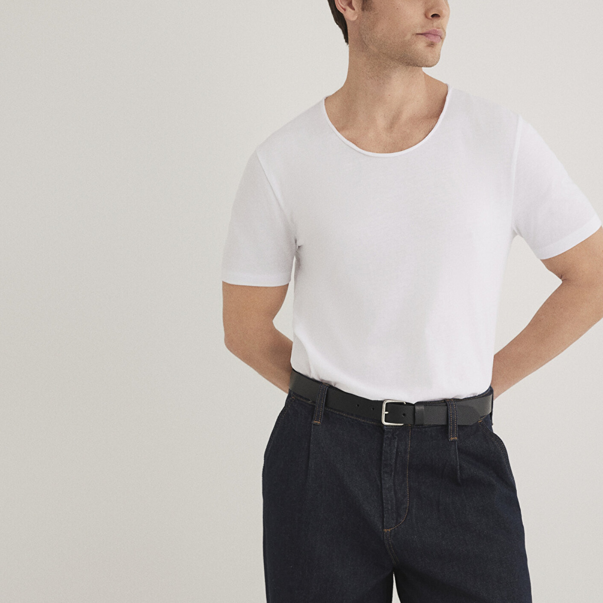 Mavi Yaka Detaylı Beyaz Tişört Fitted / Vücuda Oturan Kesim 064019-620