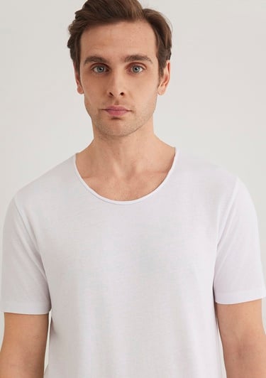  Mavi Yaka Detaylı Beyaz Tişört Fitted / Vücuda Oturan Kesim 064019-620