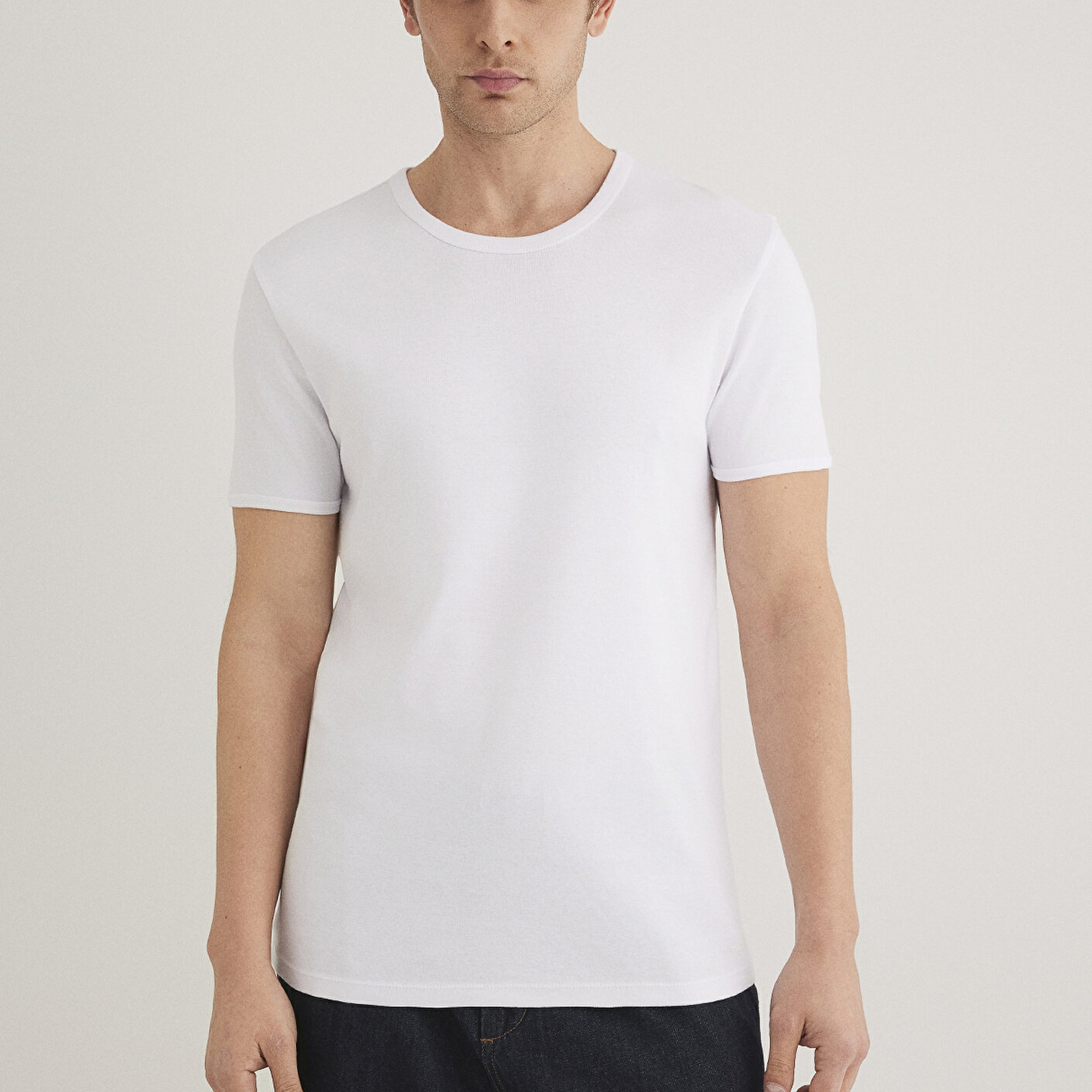 Mavi Ribana Detaylı Beyaz Tişört Fitted / Vücuda Oturan Kesim 063747-620