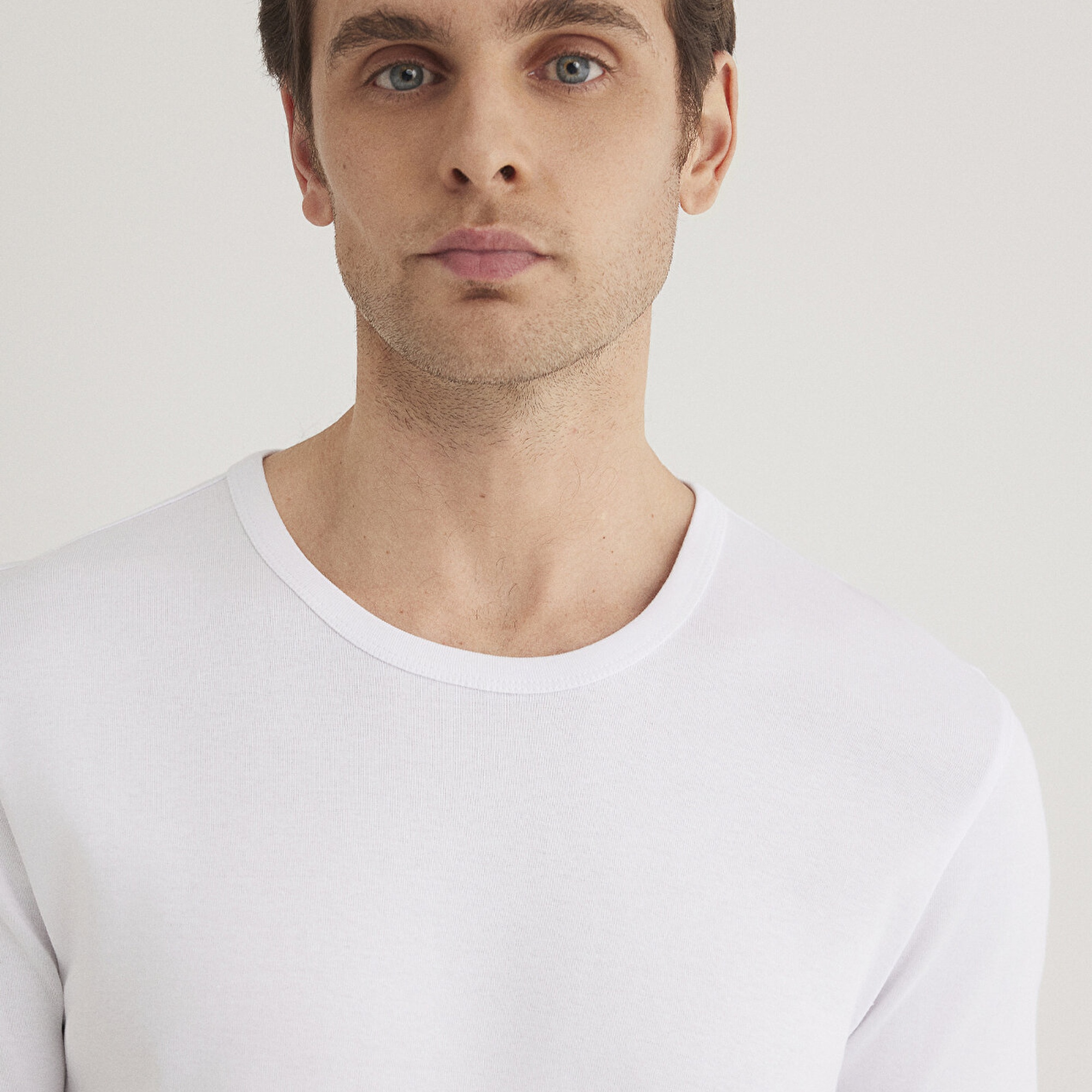 Mavi Ribana Detaylı Beyaz Tişört Fitted / Vücuda Oturan Kesim 063747-620