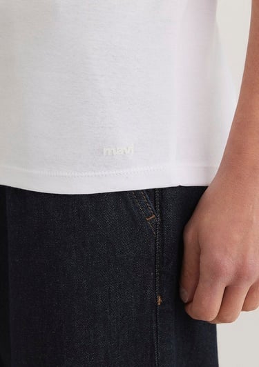  Mavi Ribana Detaylı Beyaz Tişört Fitted / Vücuda Oturan Kesim 063747-620