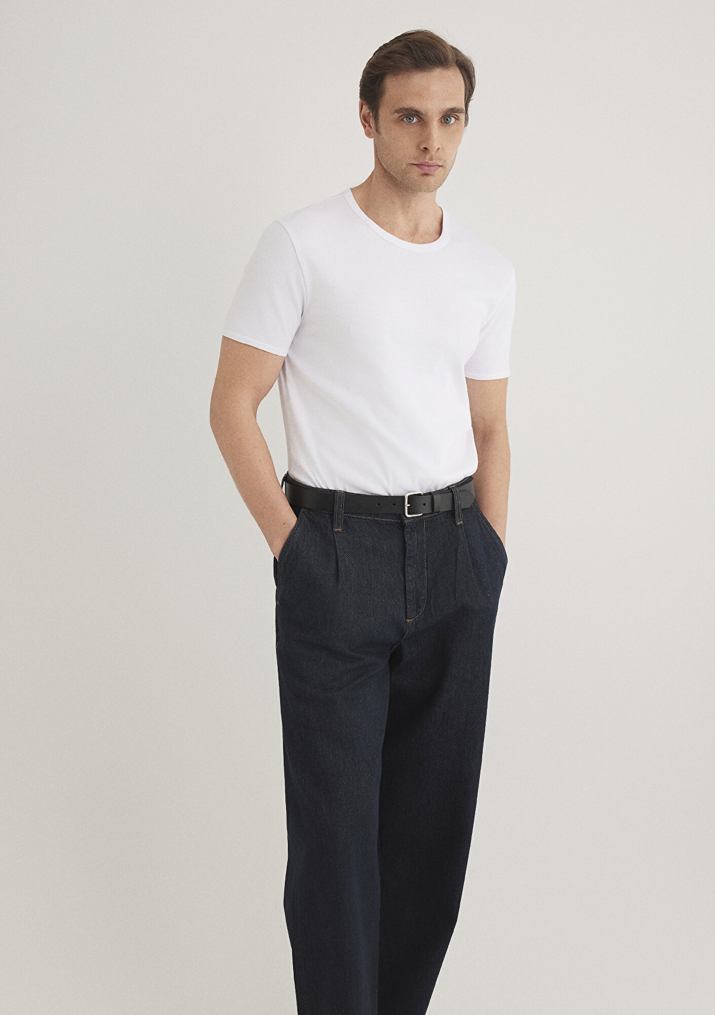  Mavi Ribana Detaylı Beyaz Tişört Fitted / Vücuda Oturan Kesim 063747-620