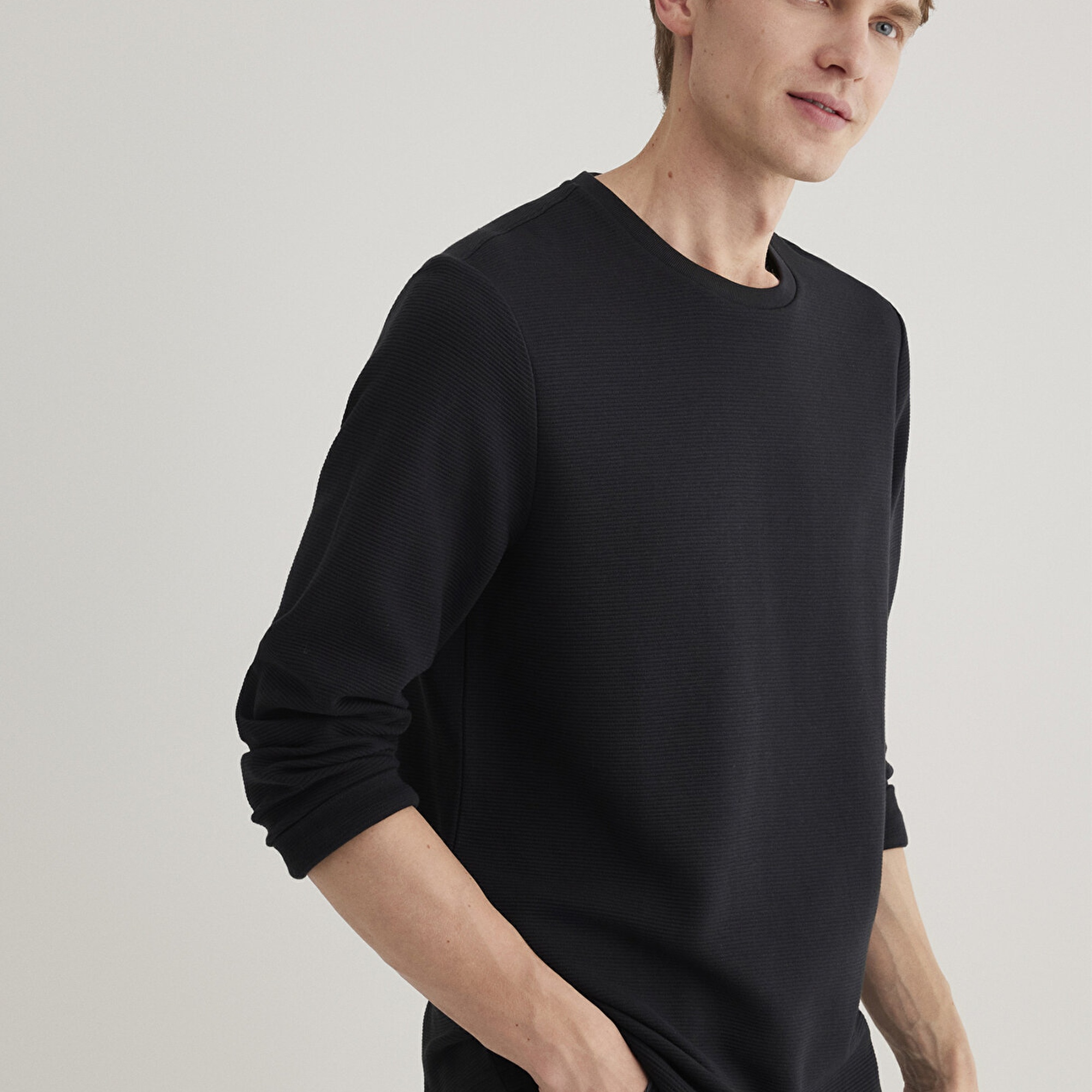 Mavi Uzun Kollu Dokulu Siyah Tişört Slim Fit / Dar Kesim 064622-21842