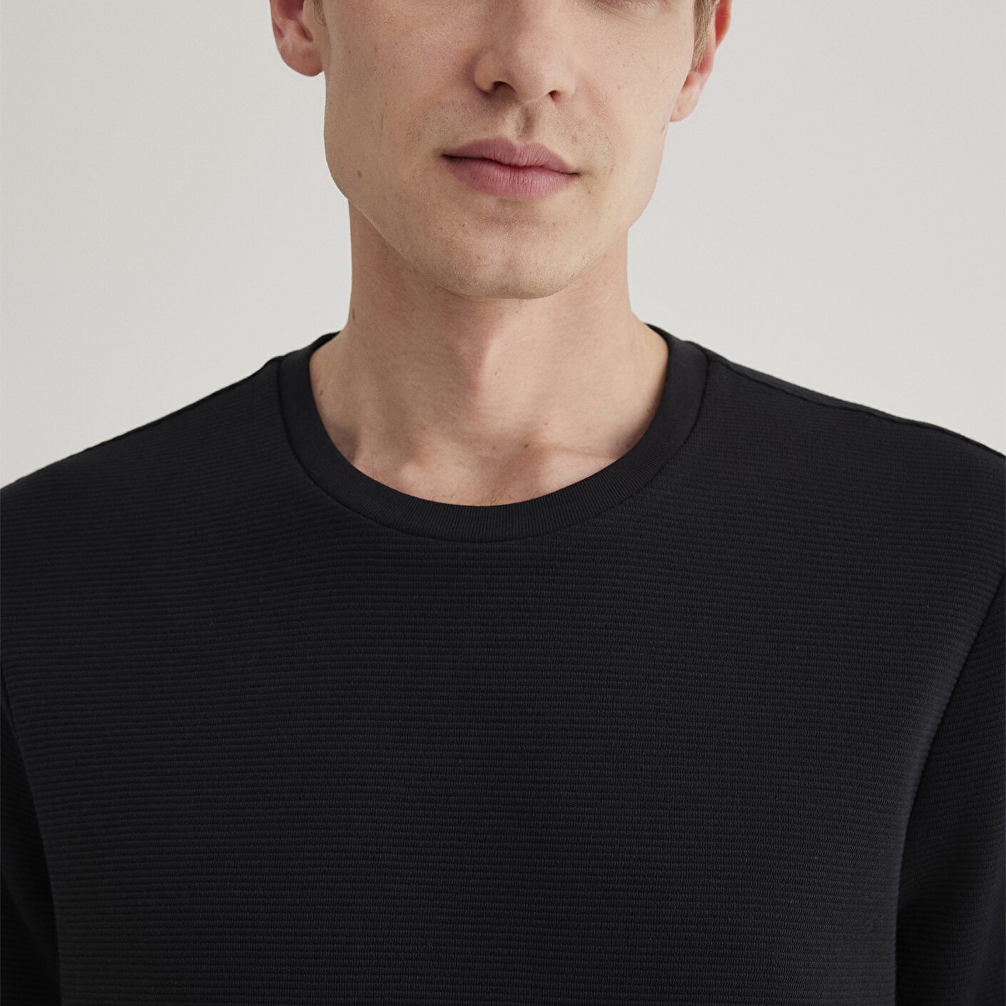 Mavi Uzun Kollu Dokulu Siyah Tişört Slim Fit / Dar Kesim 064622-21842