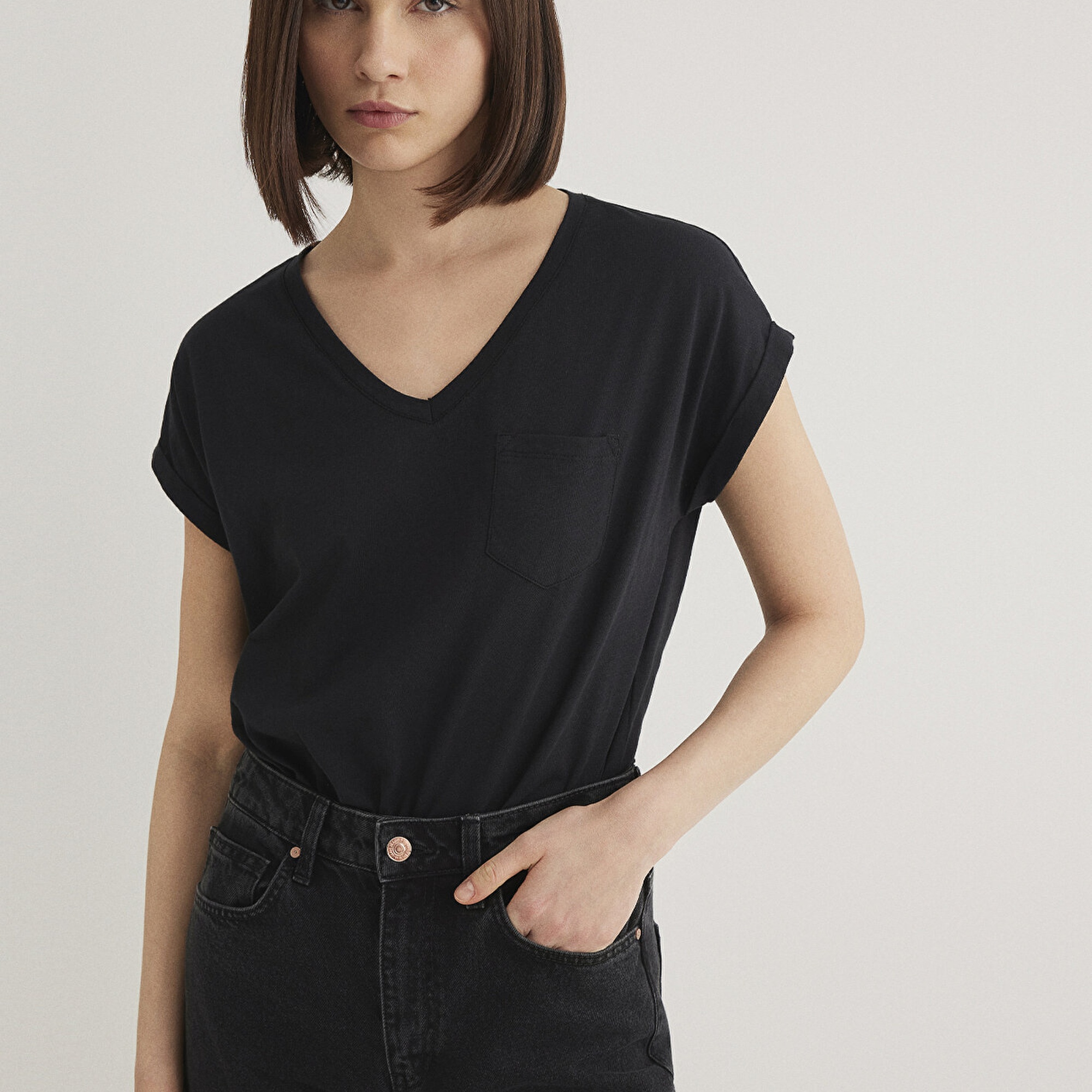 Mavi V Yaka Siyah Basic Tişört Loose Fit / Bol Rahat Kesim 1600961-900