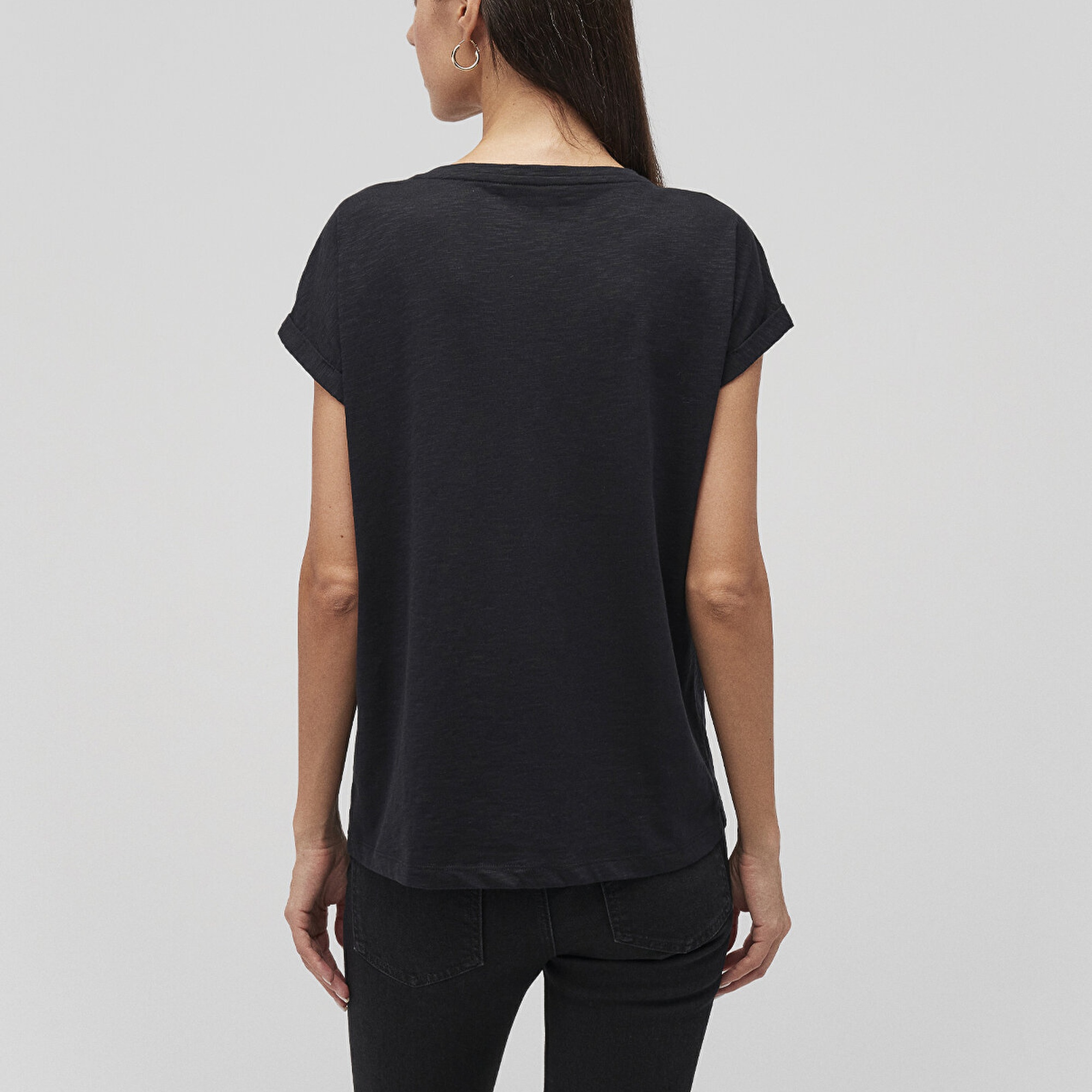 Mavi V Yaka Siyah Basic Tişört Loose Fit / Bol Rahat Kesim 1600961-900