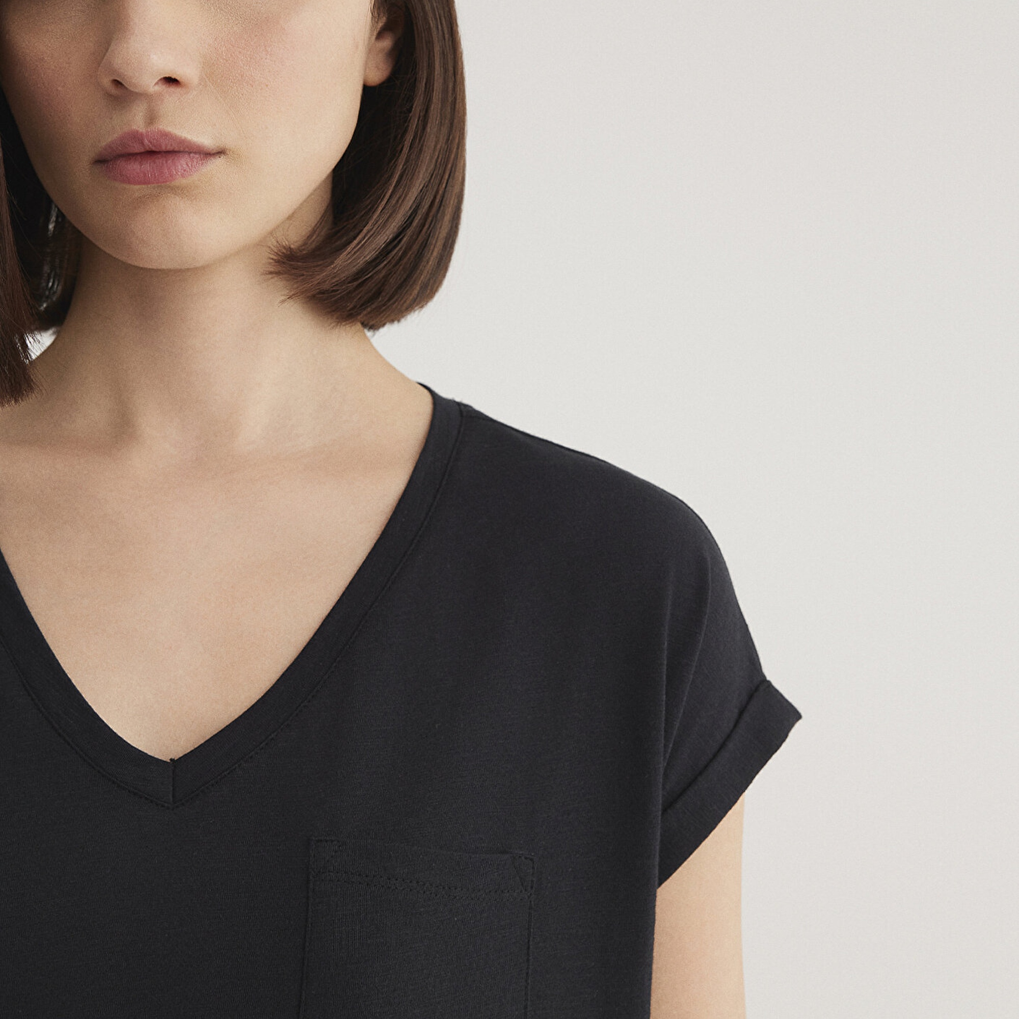 Mavi V Yaka Siyah Basic Tişört Loose Fit / Bol Rahat Kesim 1600961-900