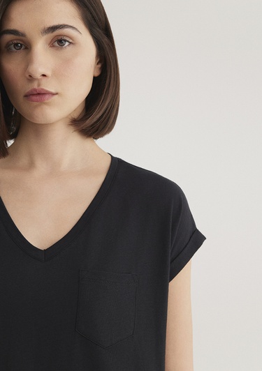 Mavi V Yaka Siyah Basic Tişört Loose Fit / Bol Rahat Kesim 1600961-900