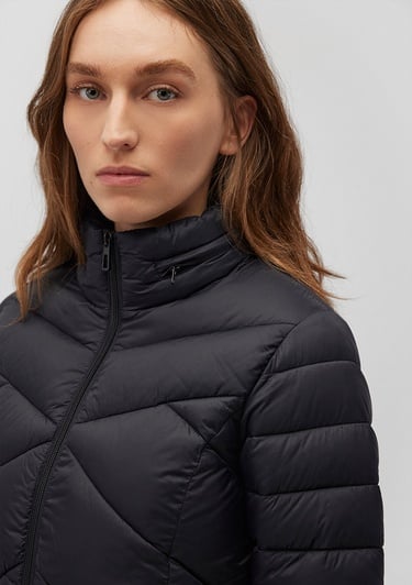  Mavi Dik Yaka Siyah Şişme Mont 110698-900