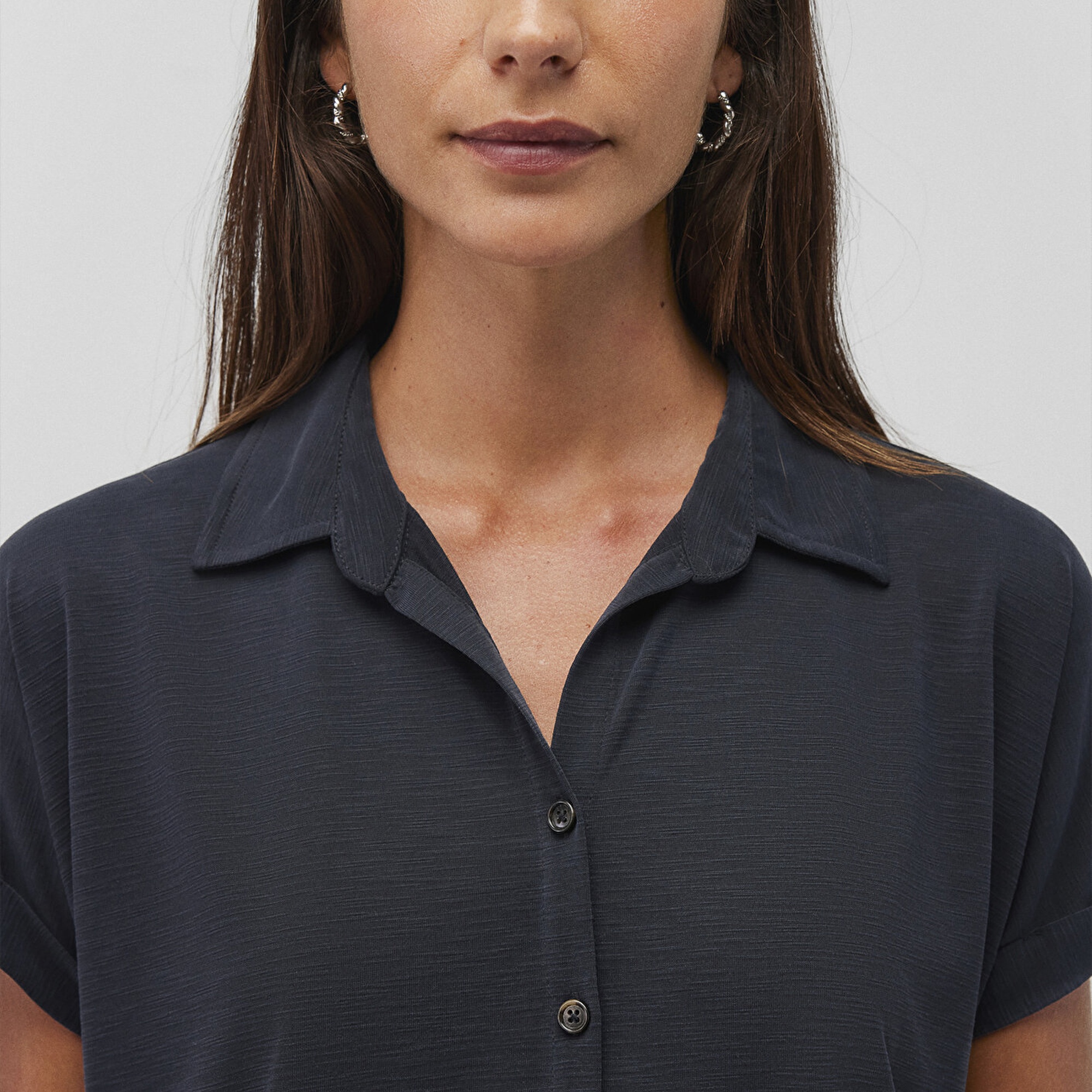 Mavi Lux Touch TENCEL TM Siyah Modal Gömlek Regular Fit / Normal Kesim 168081-900