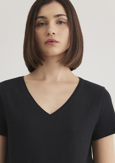  Mavi V Yaka Flamlı Siyah Basic Tişört Slim Fit / Dar Kesim 168260-900