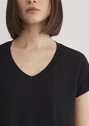  Mavi V Yaka Siyah Basic Viskoz Tişört Regular Fit / Normal Kesim 167714-900