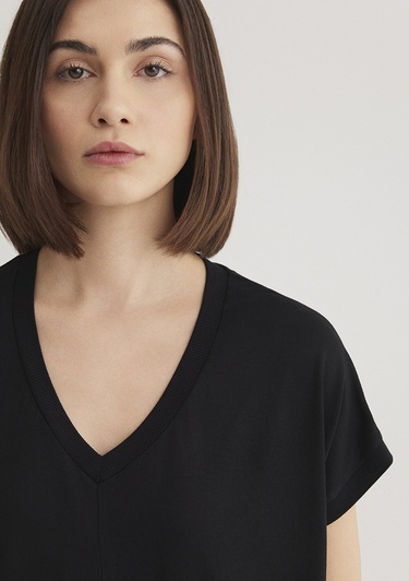  Mavi V Yaka Siyah Basic Viskoz Tişört Loose Fit / Bol Rahat Kesim 166449-900
